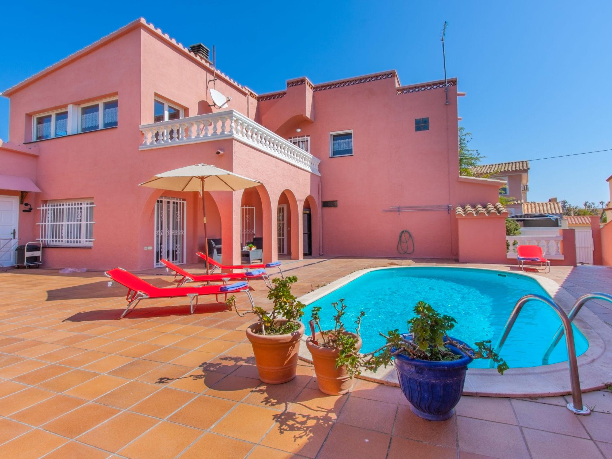 Foto 1 - Casa de 4 habitaciones en Castelló d'Empúries con piscina privada y vistas al mar