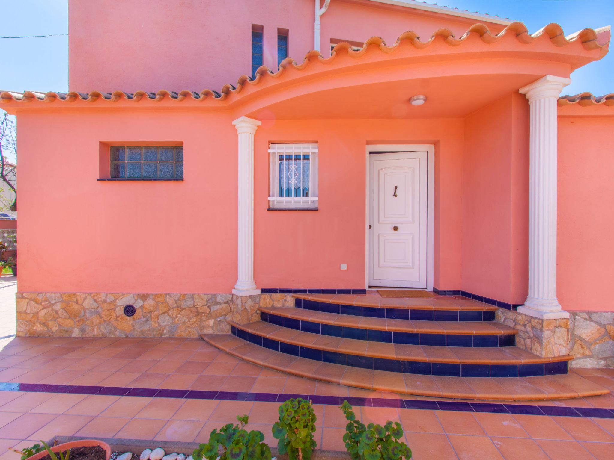 Photo 25 - Maison de 4 chambres à Castelló d'Empúries avec piscine privée et vues à la mer