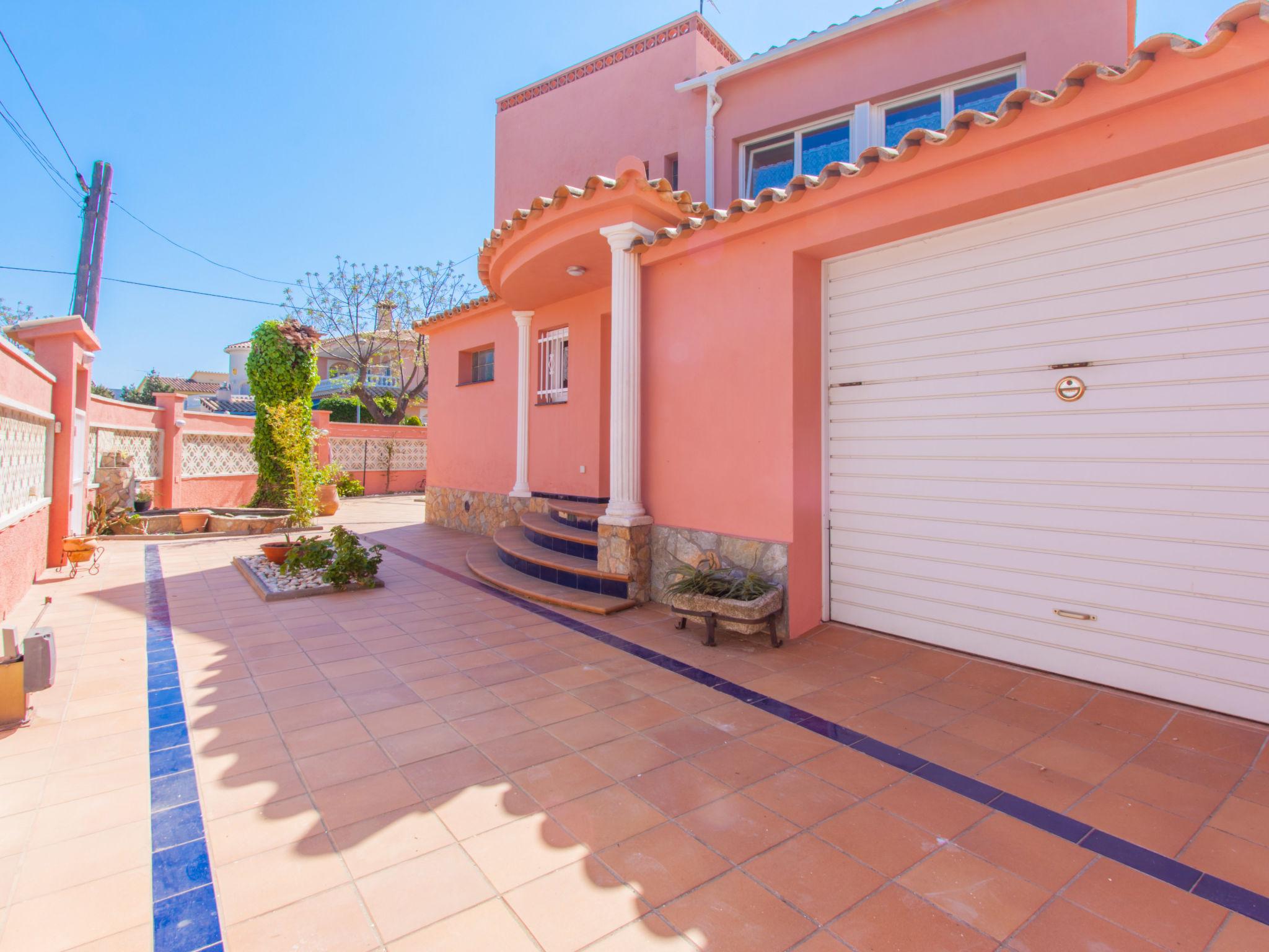 Foto 26 - Casa de 4 habitaciones en Castelló d'Empúries con piscina privada y vistas al mar