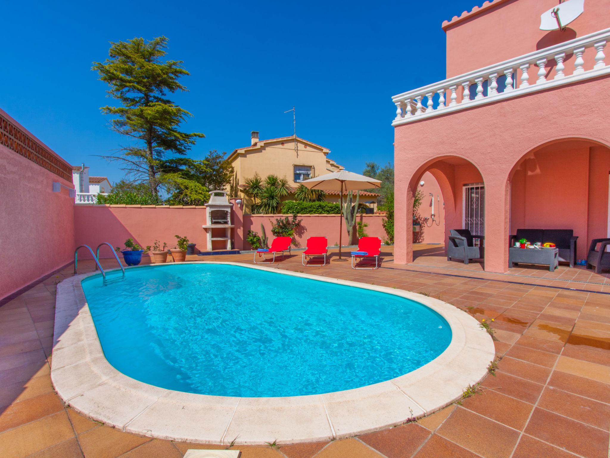 Foto 2 - Casa de 4 quartos em Castelló d'Empúries com piscina privada e vistas do mar