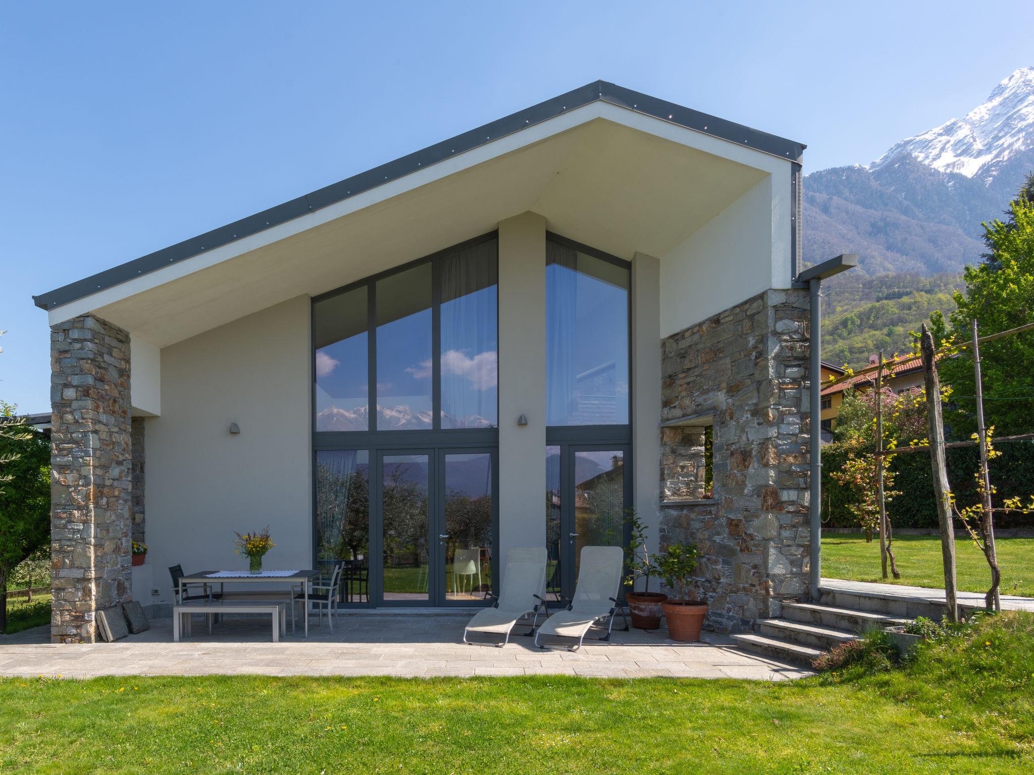 Foto 1 - Casa de 1 habitación en Colico con jardín y vistas a la montaña