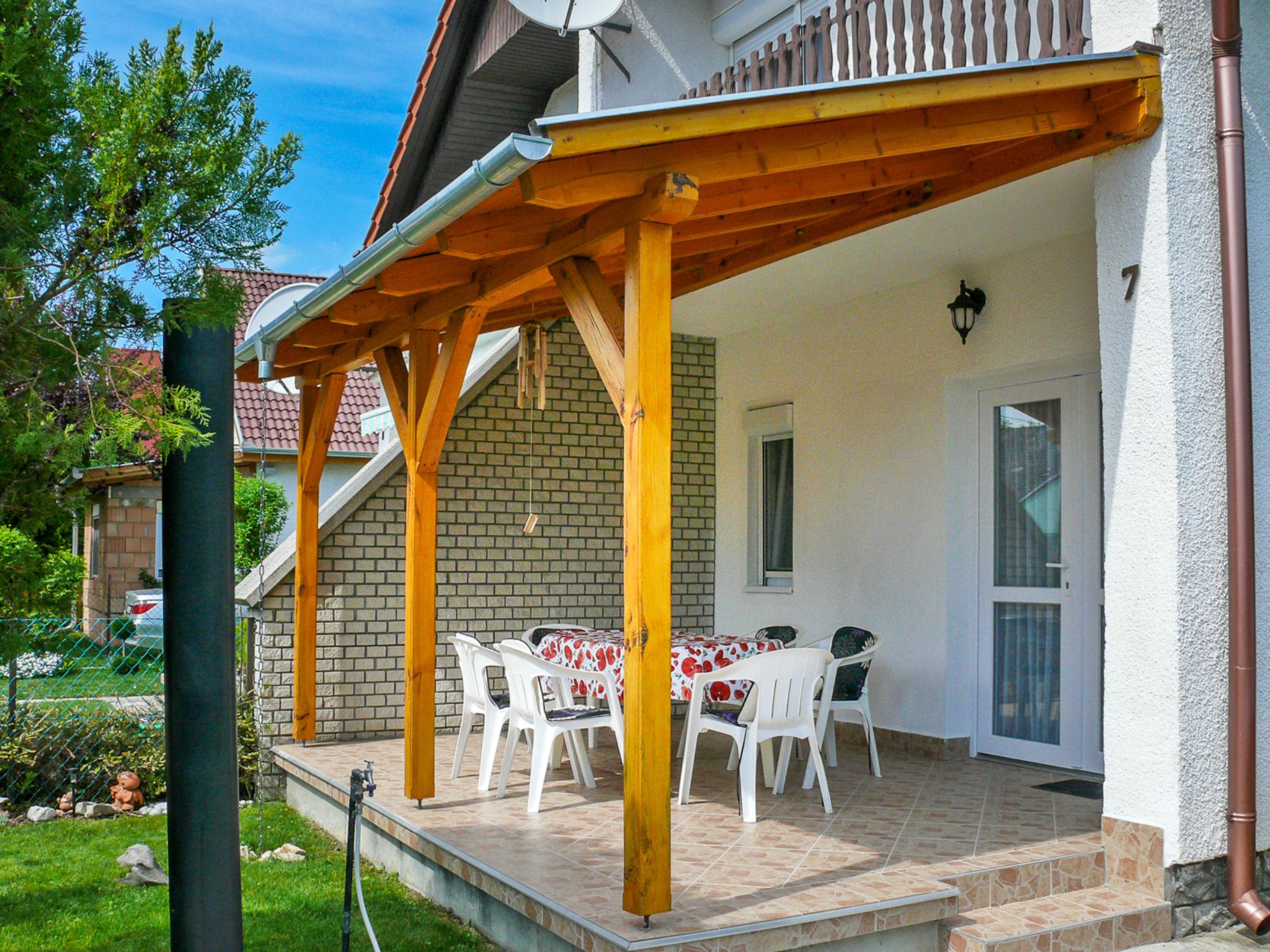 Photo 2 - Maison de 3 chambres à Balatonfenyves avec jardin et terrasse