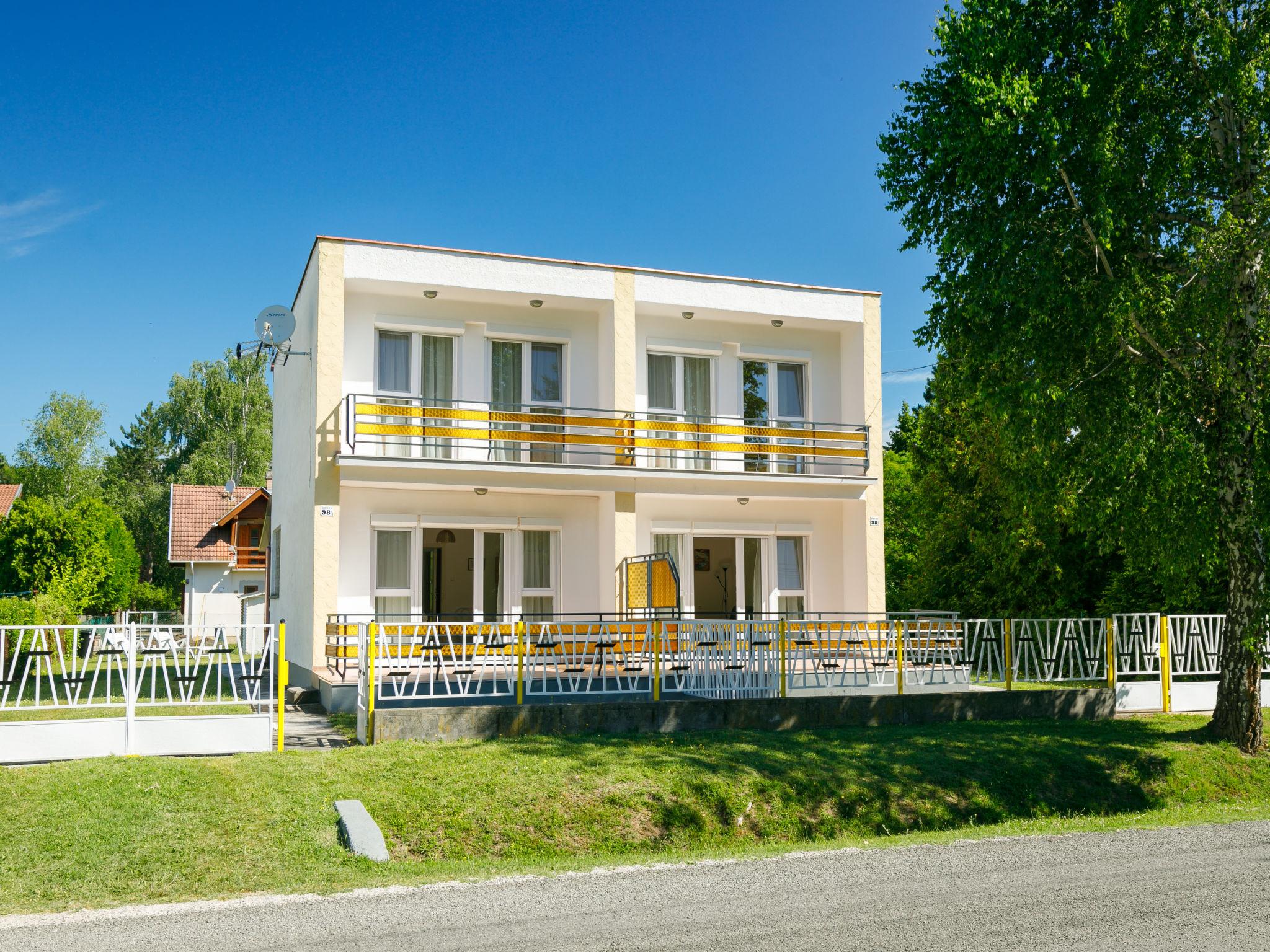 Foto 20 - Casa de 2 quartos em Siófok com jardim e vista para a montanha