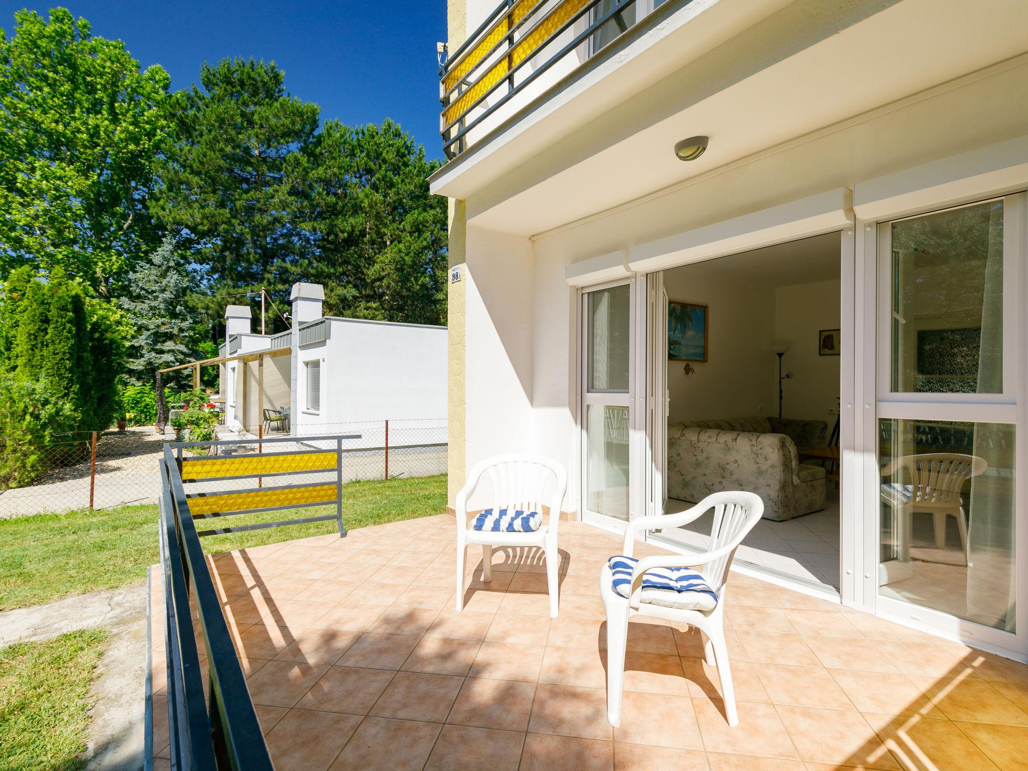 Photo 2 - Maison de 2 chambres à Siófok avec jardin et vues sur la montagne