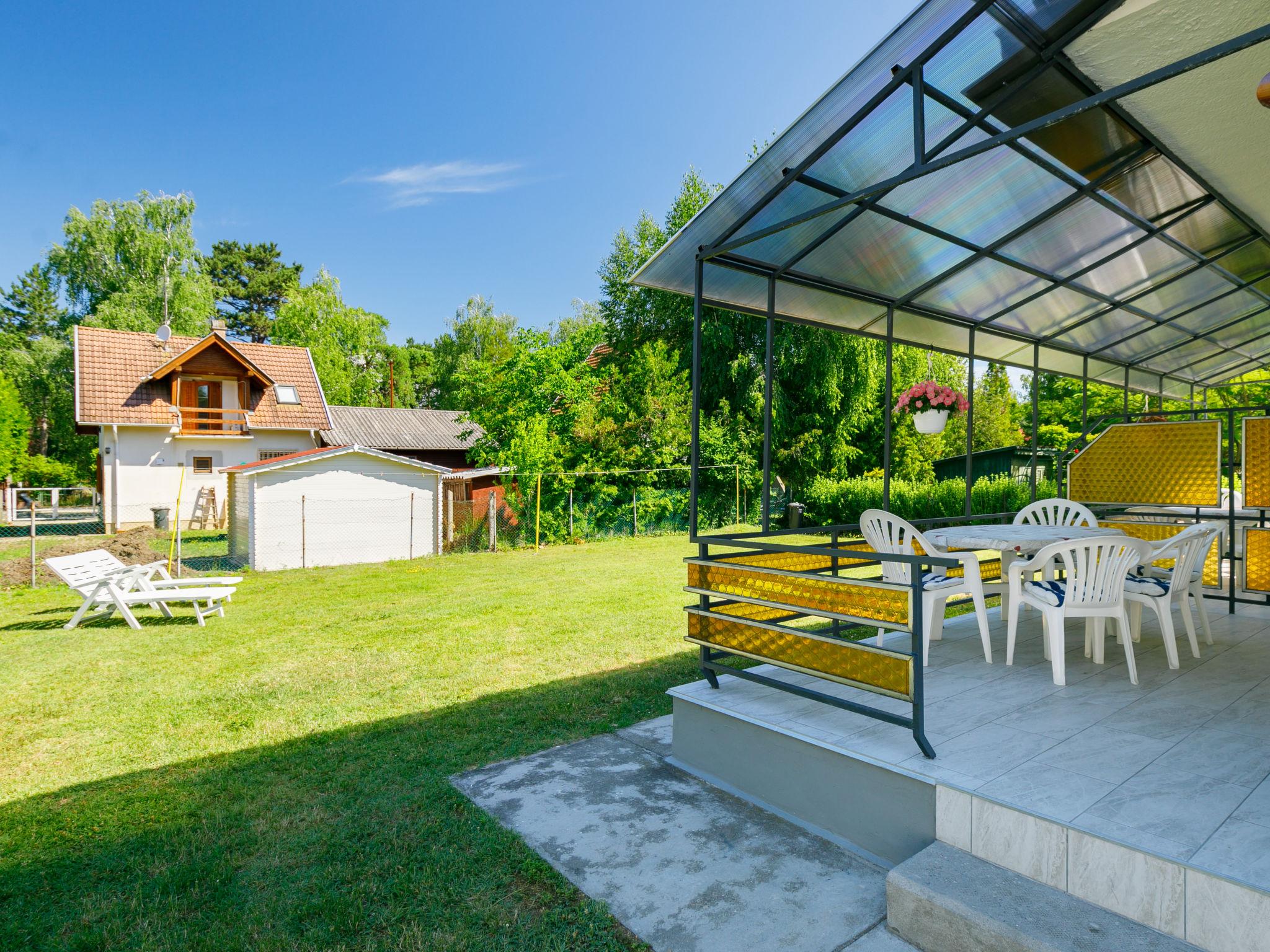 Foto 3 - Haus mit 2 Schlafzimmern in Siófok mit garten und blick auf die berge