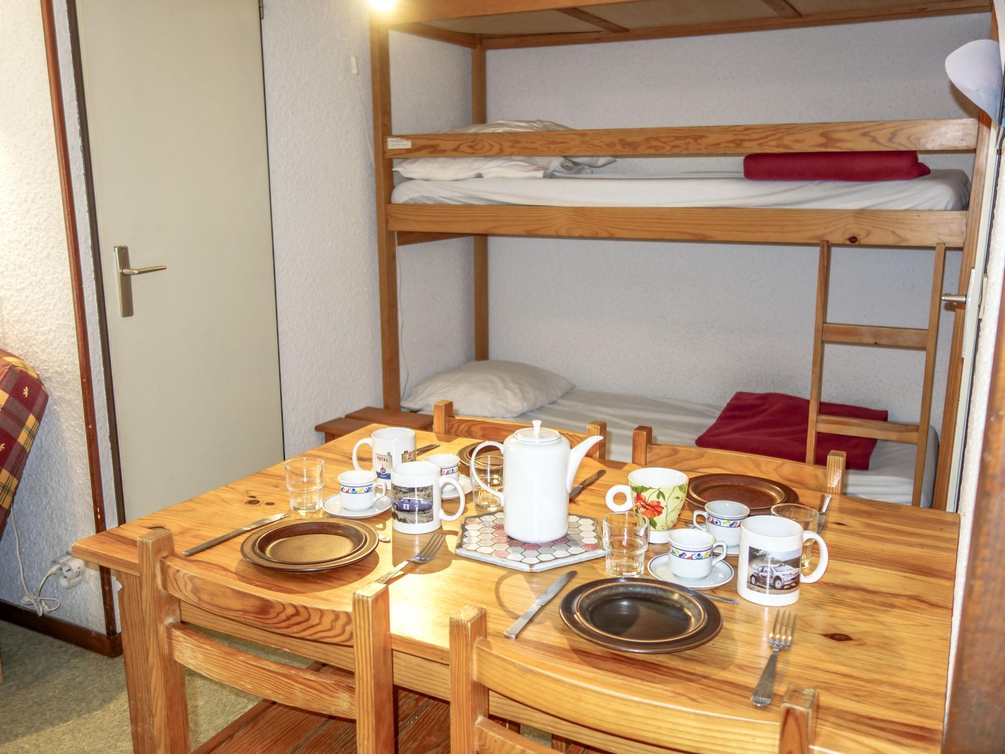 Foto 9 - Appartamento con 2 camere da letto a Saint-Gervais-les-Bains con vista sulle montagne