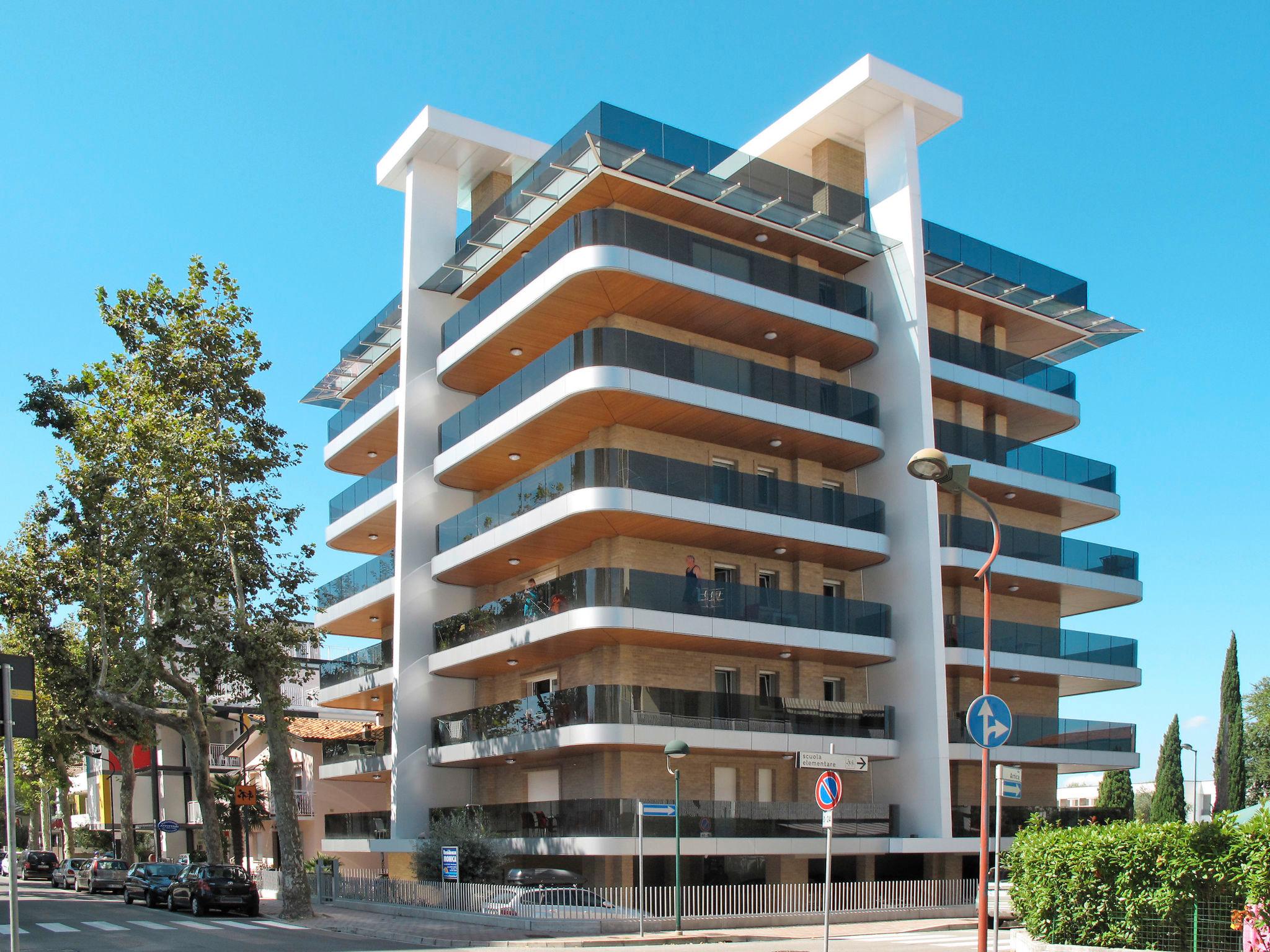 Foto 1 - Apartamento de 2 quartos em Lignano Sabbiadoro com vistas do mar