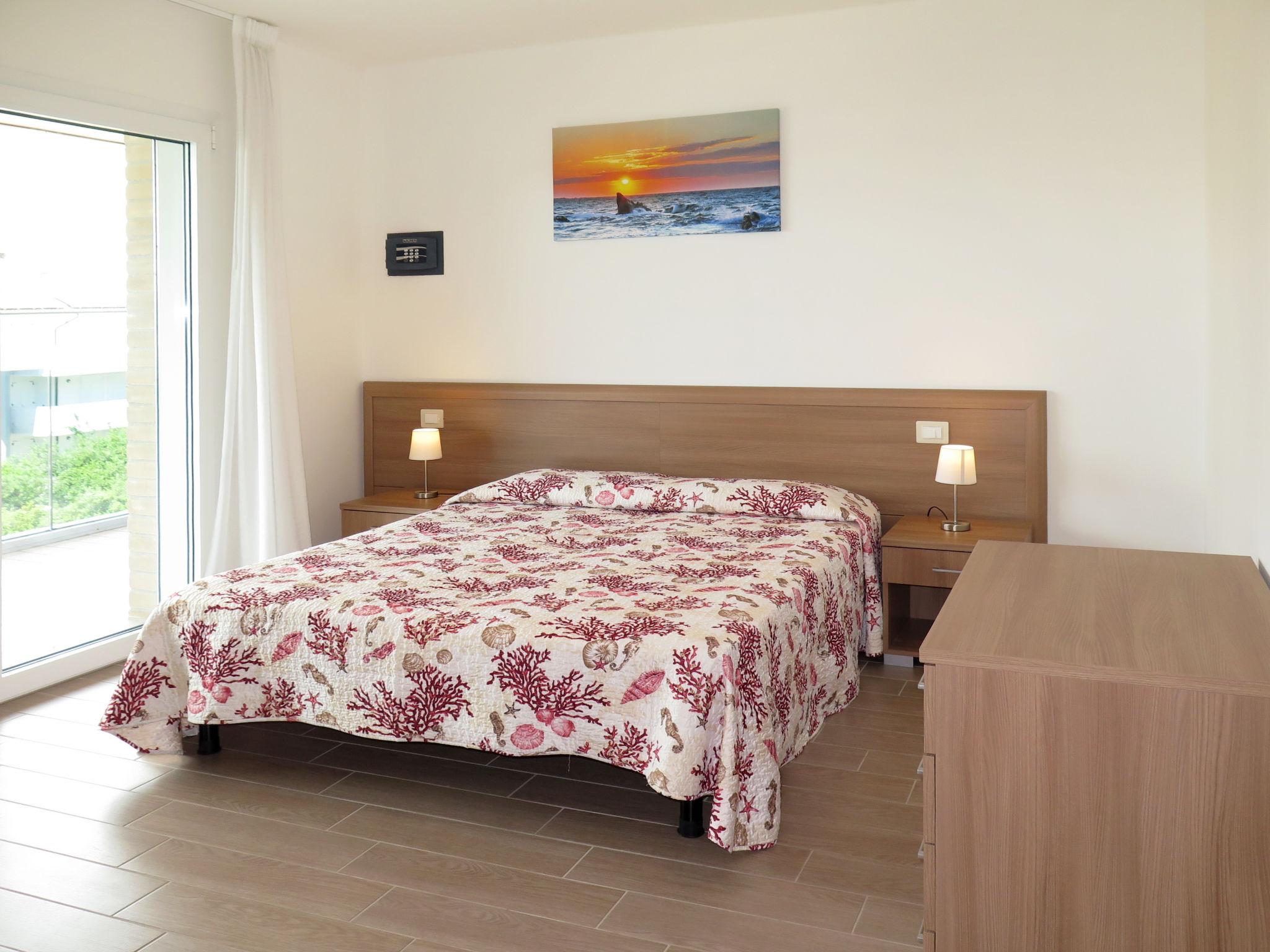 Photo 13 - Appartement de 2 chambres à Lignano Sabbiadoro avec vues à la mer