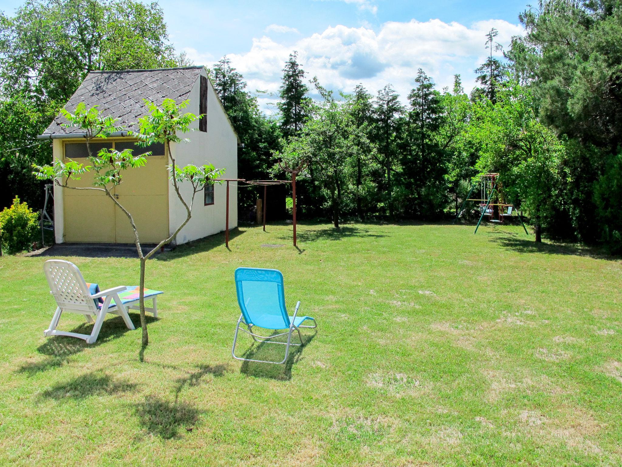 Photo 18 - Maison de 3 chambres à Balatonmáriafürdő avec jardin et terrasse