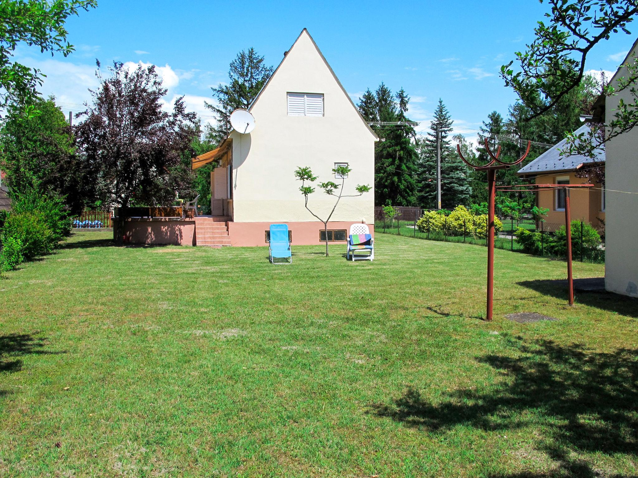 Foto 2 - Haus mit 3 Schlafzimmern in Balatonmáriafürdő mit garten und terrasse