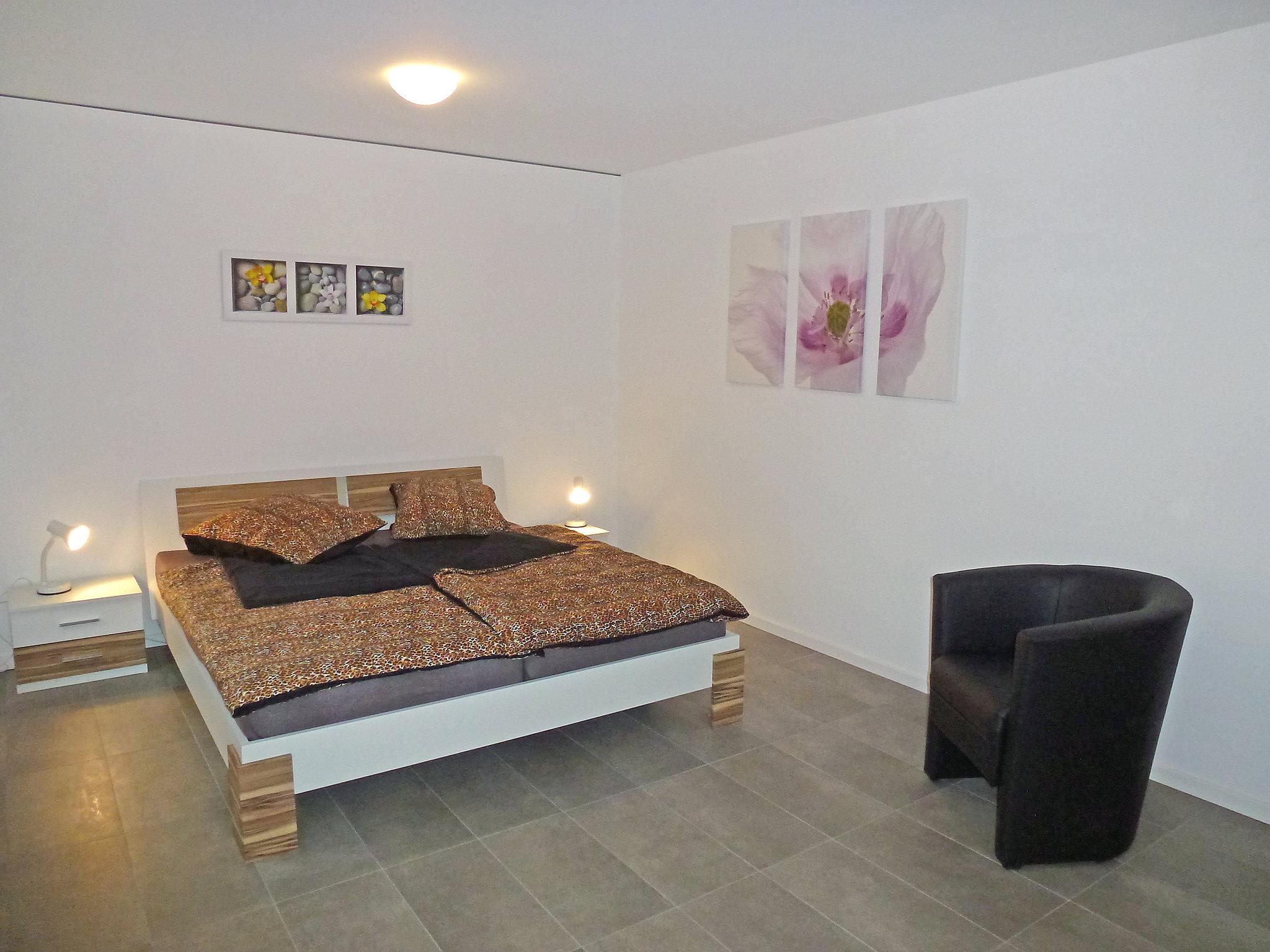 Photo 8 - Appartement de 1 chambre à Locarno avec jardin et vues sur la montagne