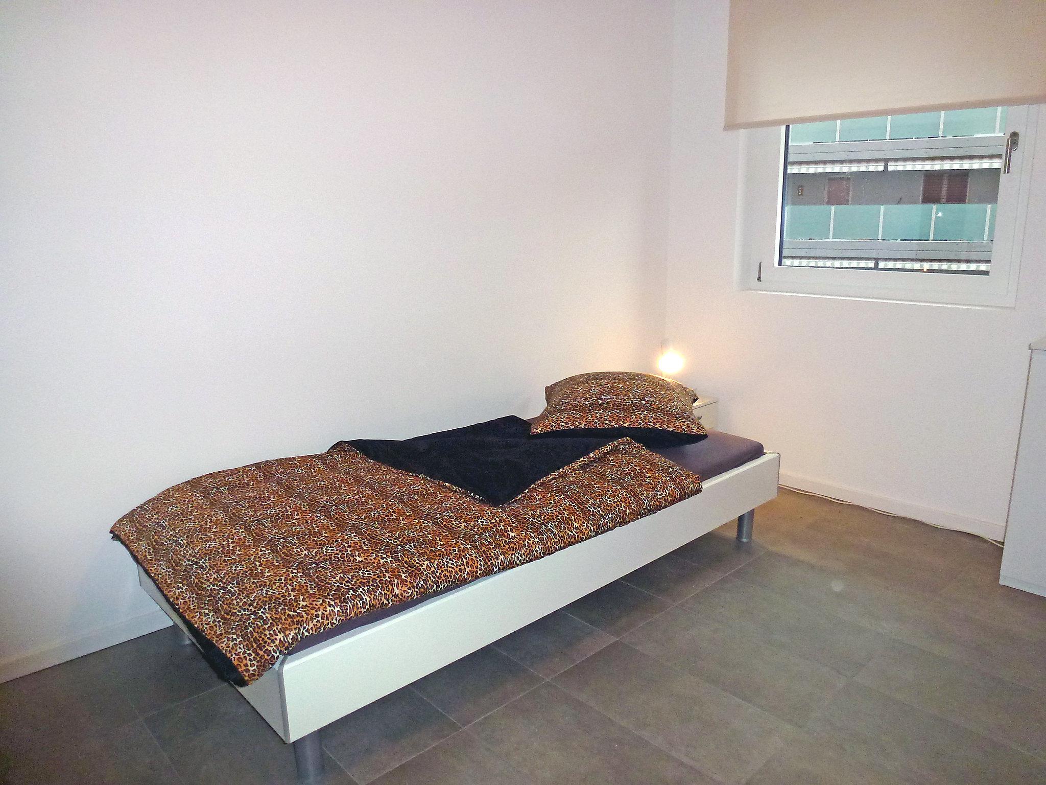 Foto 7 - Appartamento con 1 camera da letto a Locarno con giardino e vista sulle montagne