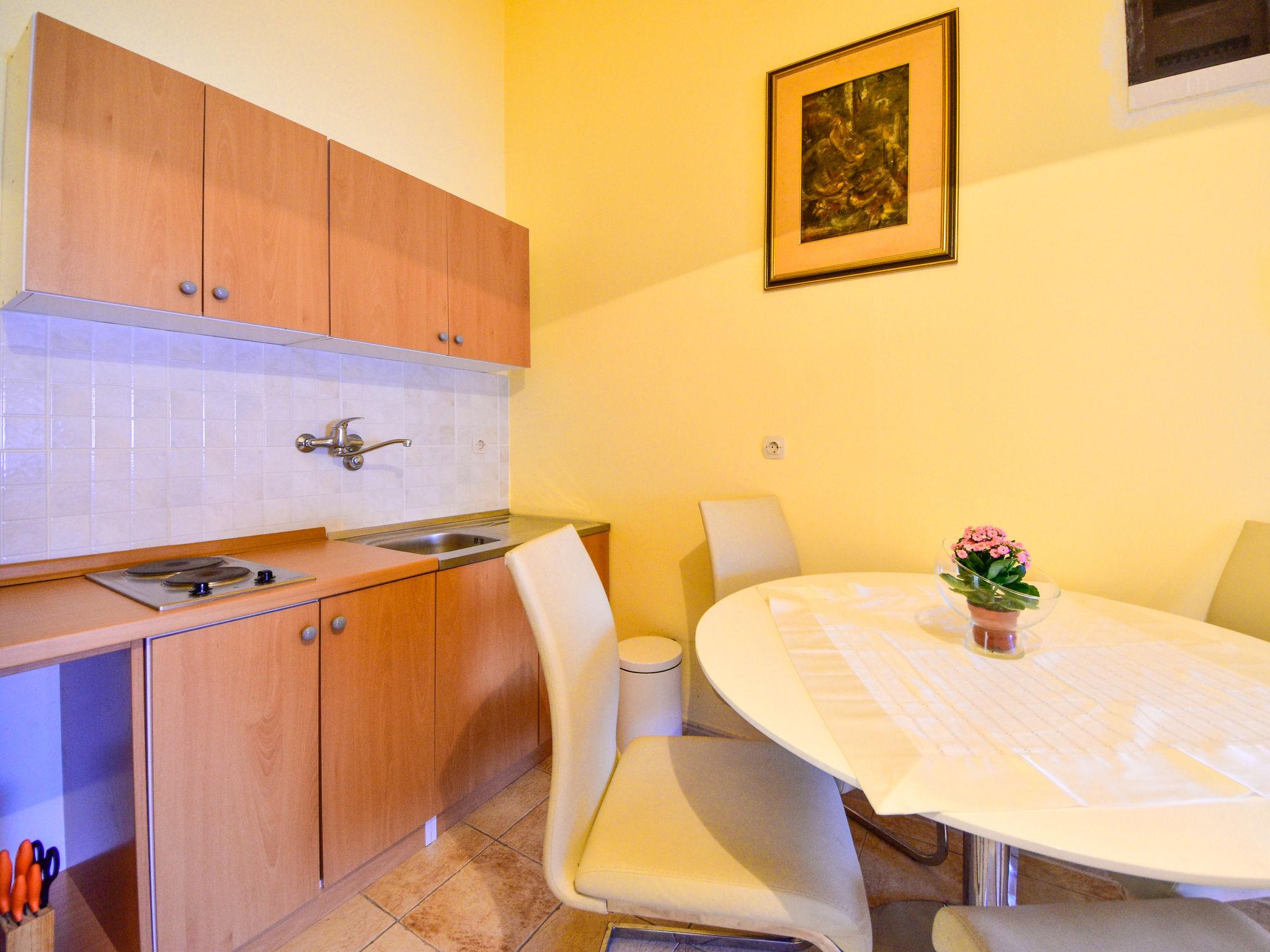 Photo 3 - 2 bedroom Apartment in Rab with terrace