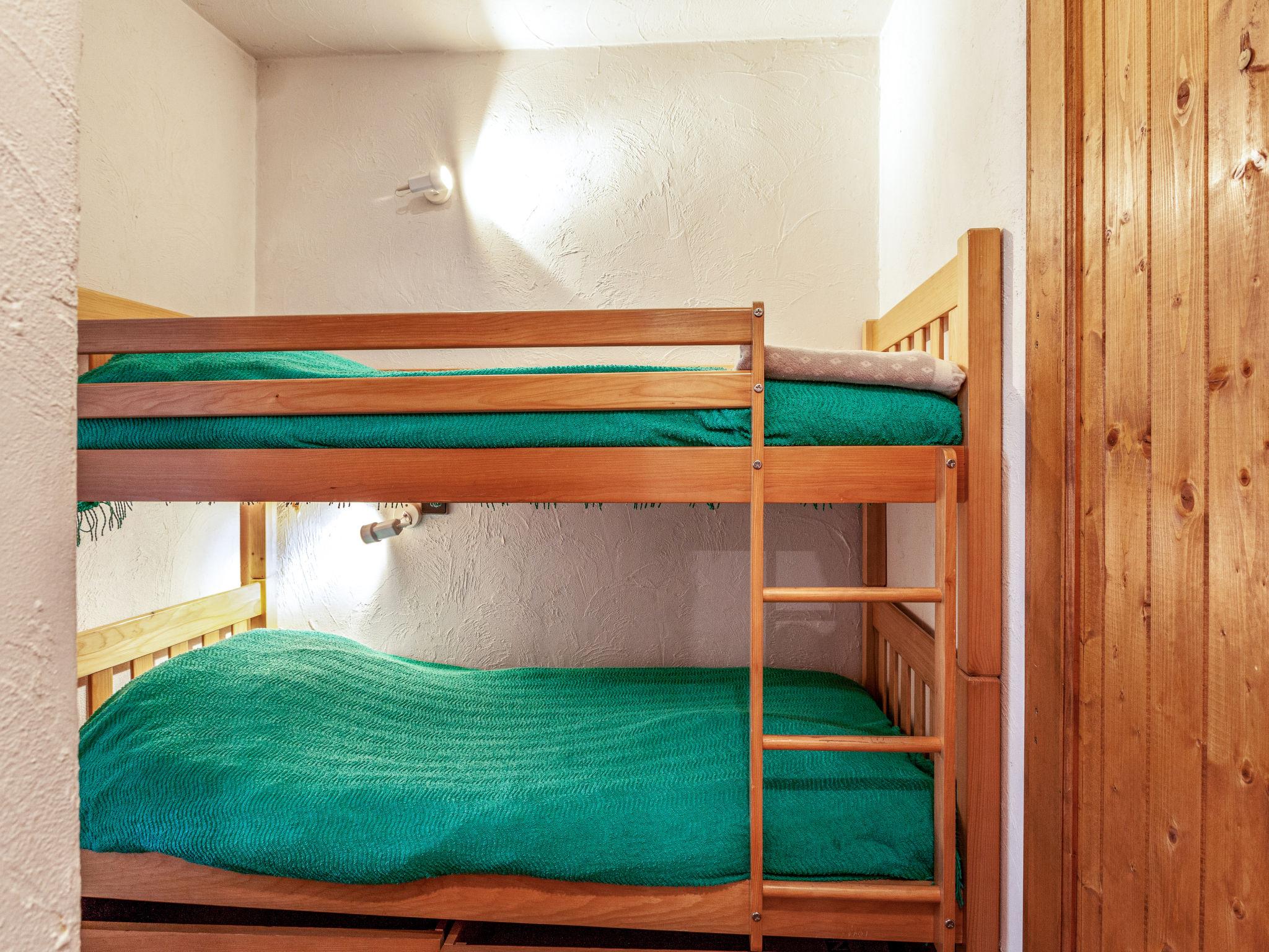 Foto 10 - Apartment mit 1 Schlafzimmer in Saint-Gervais-les-Bains mit schwimmbad und blick auf die berge