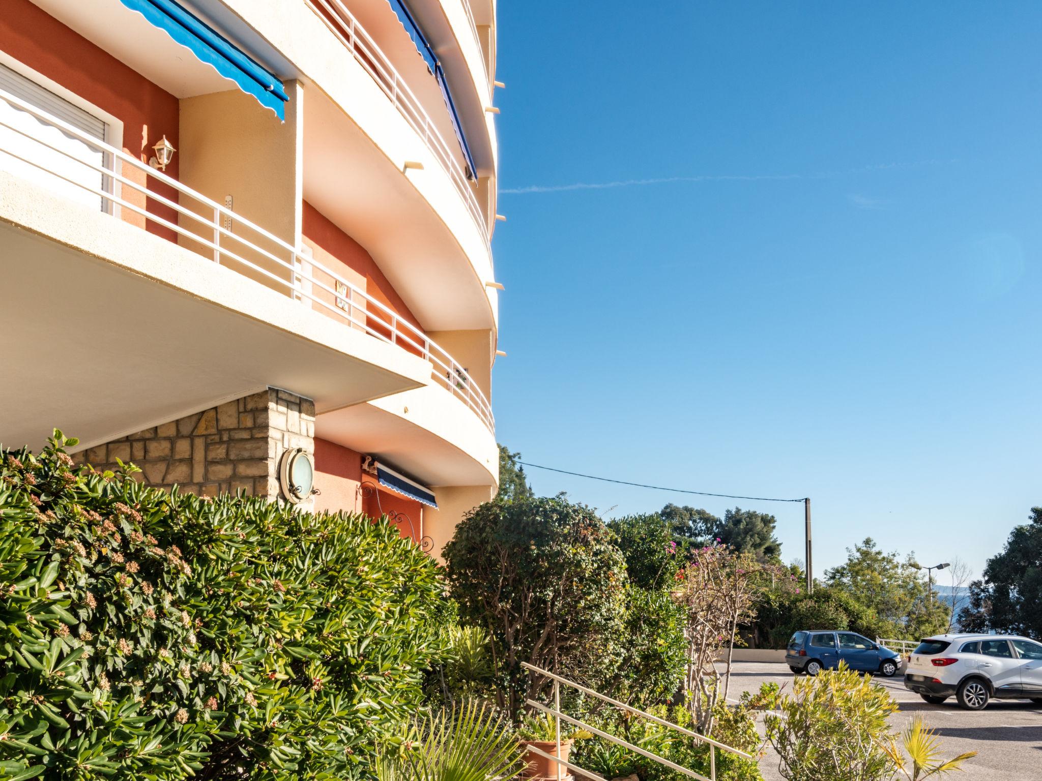 Photo 20 - Appartement de 2 chambres à Le Lavandou avec vues à la mer