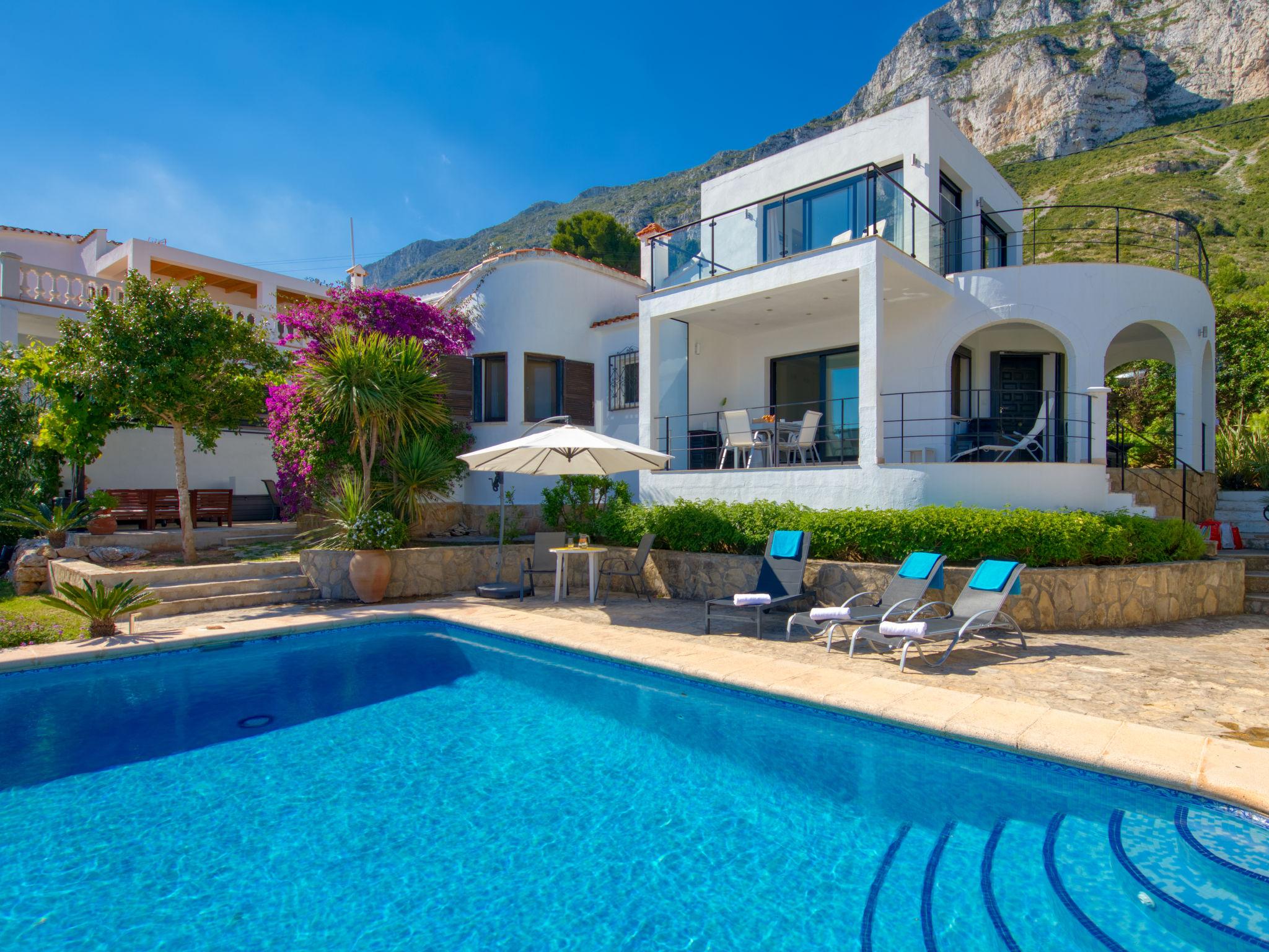 Photo 1 - Maison de 3 chambres à Dénia avec piscine privée et vues à la mer