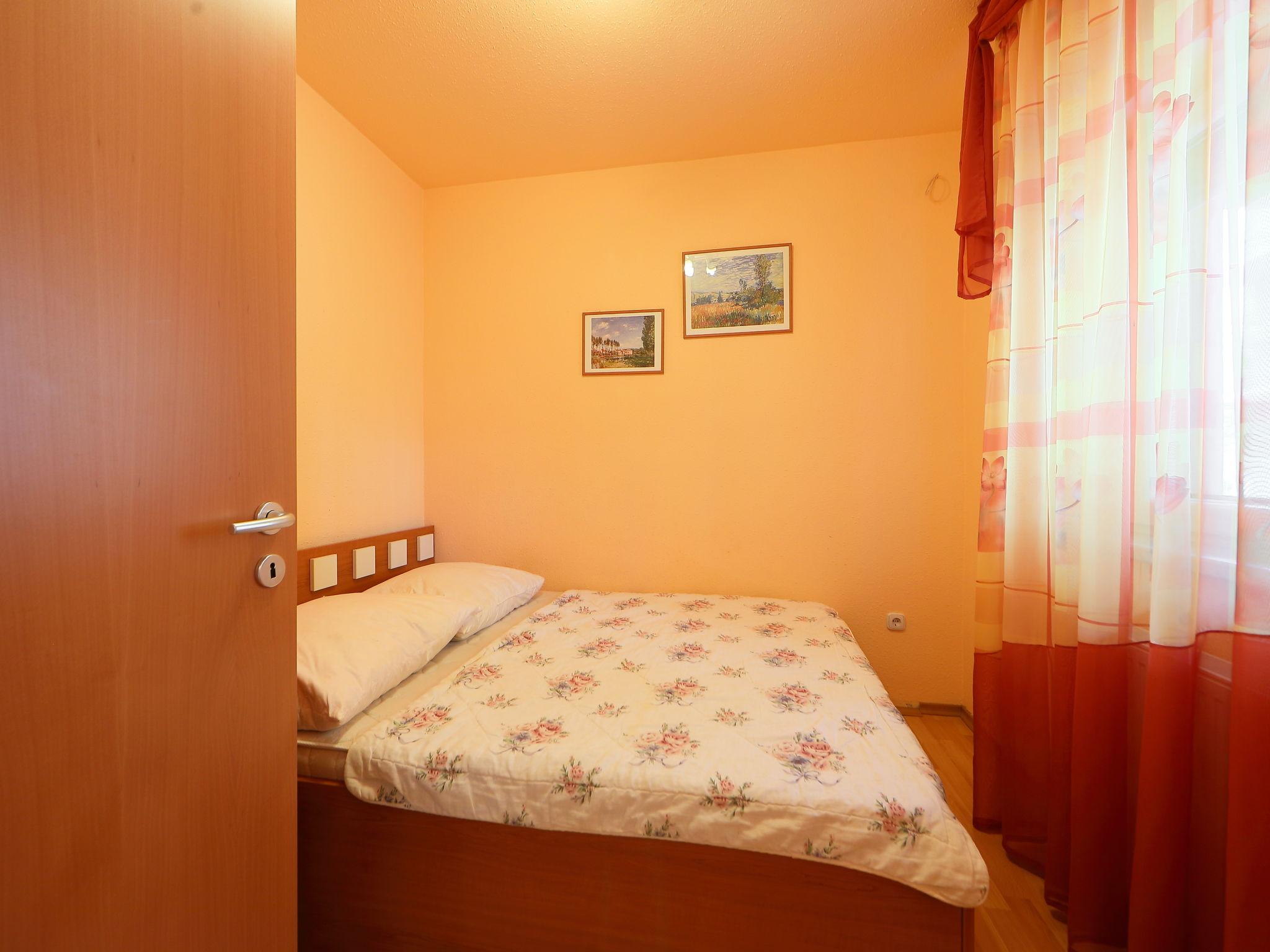 Foto 5 - Appartamento con 1 camera da letto a Balatonföldvár con giardino