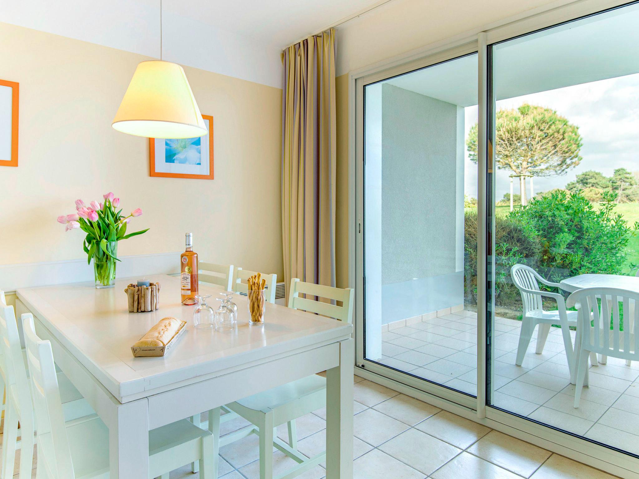 Foto 3 - Apartamento de 2 quartos em Les Sables-d'Olonne com piscina e vistas do mar