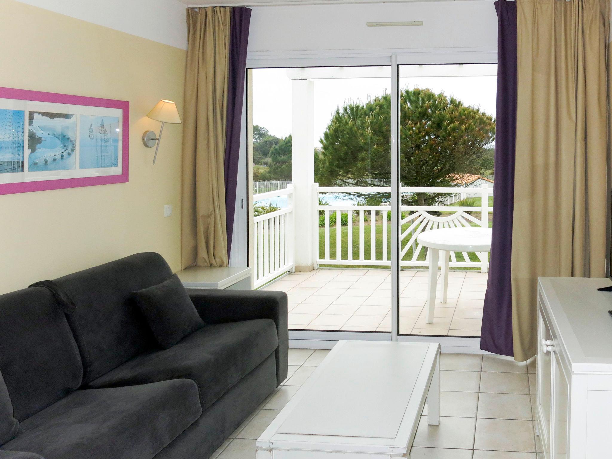 Foto 2 - Apartamento de 2 habitaciones en Les Sables-d'Olonne con piscina y vistas al mar