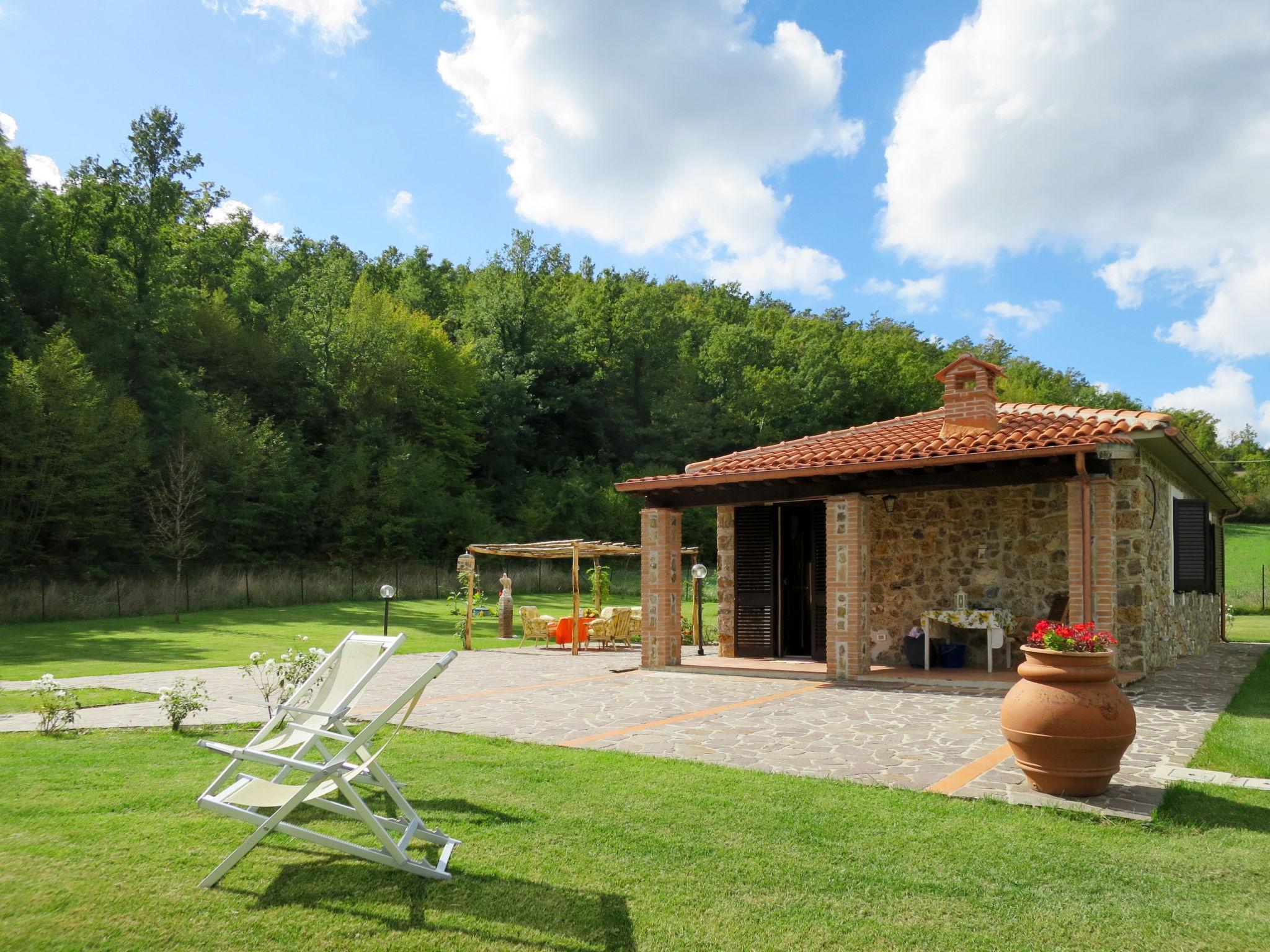 Foto 2 - Casa de 2 habitaciones en Montieri con piscina y jardín
