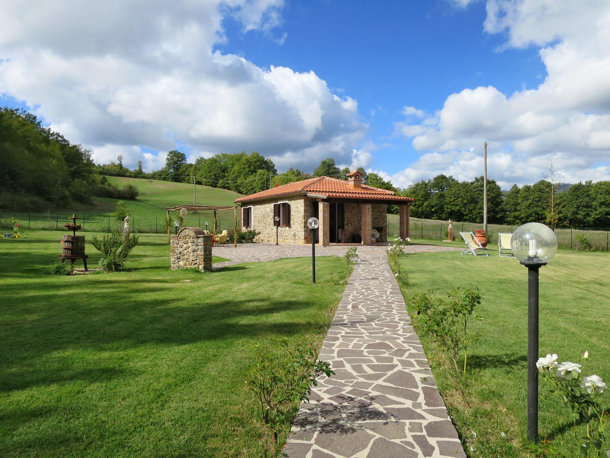 Foto 20 - Casa de 2 habitaciones en Montieri con piscina y jardín