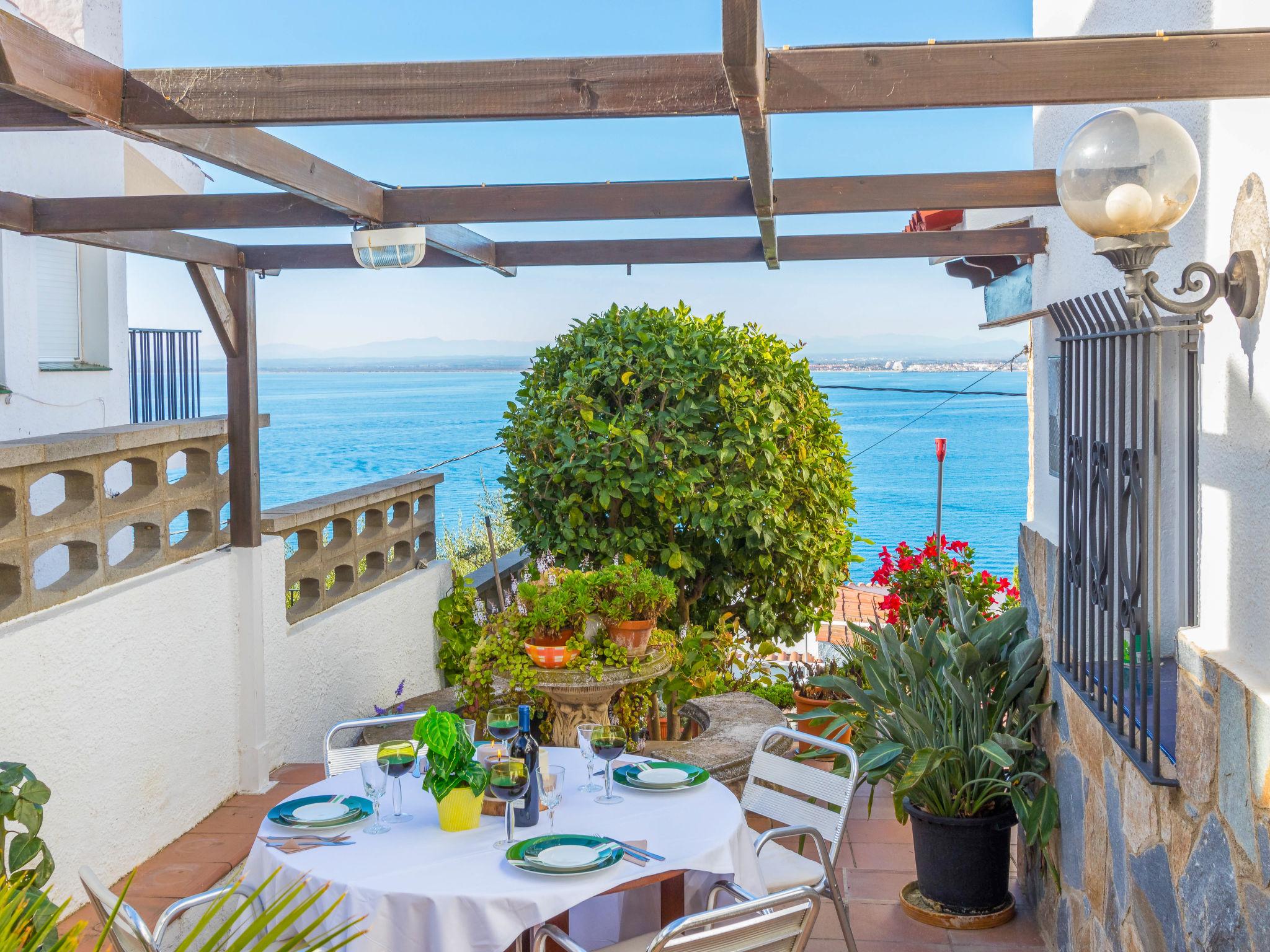 Photo 5 - Maison de 3 chambres à Roses avec piscine privée et vues à la mer