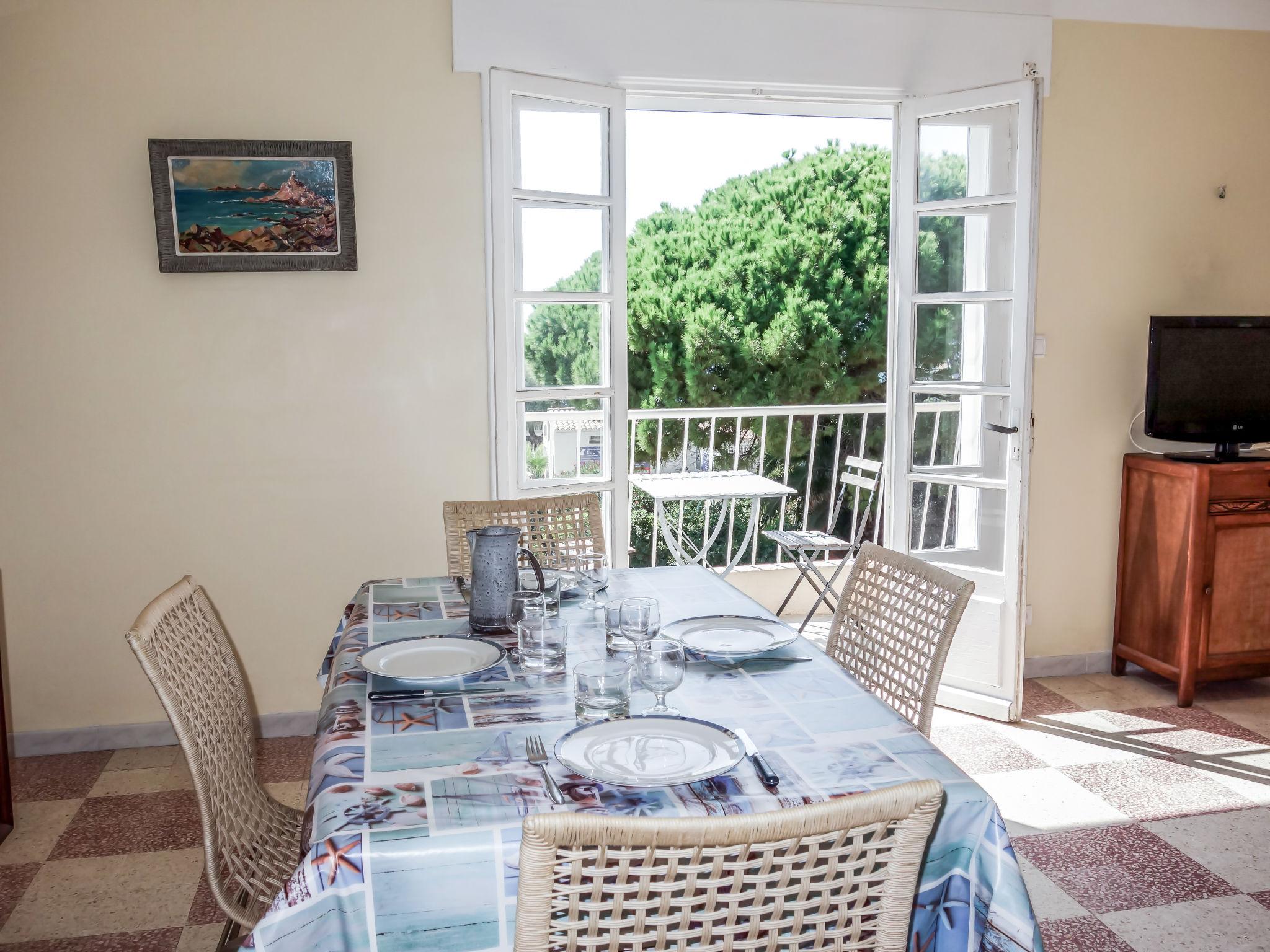 Photo 3 - 2 bedroom Apartment in Saint-Cyr-sur-Mer with terrace