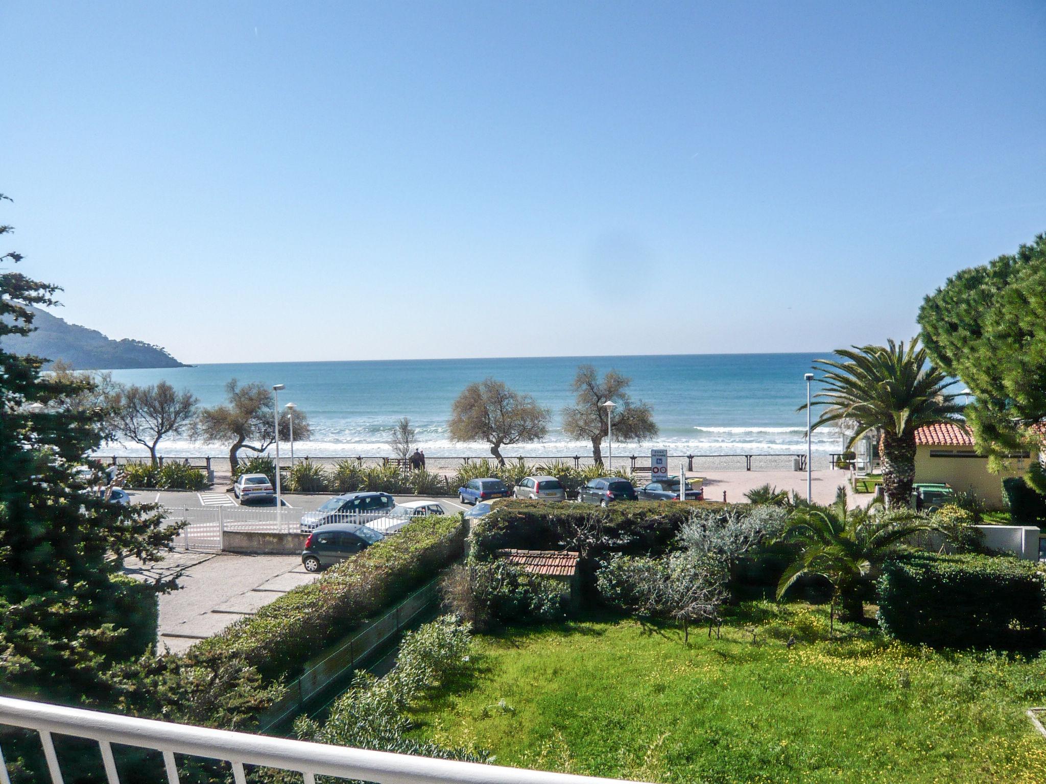 Photo 2 - Appartement de 2 chambres à Saint-Cyr-sur-Mer avec terrasse et vues à la mer