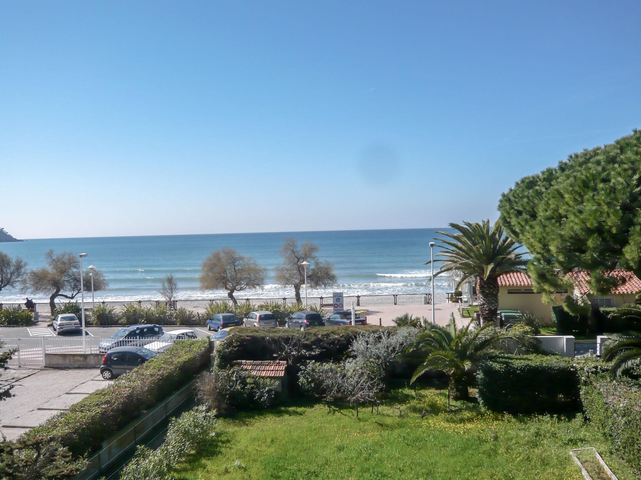 Foto 15 - Apartment mit 2 Schlafzimmern in Saint-Cyr-sur-Mer mit terrasse und blick aufs meer