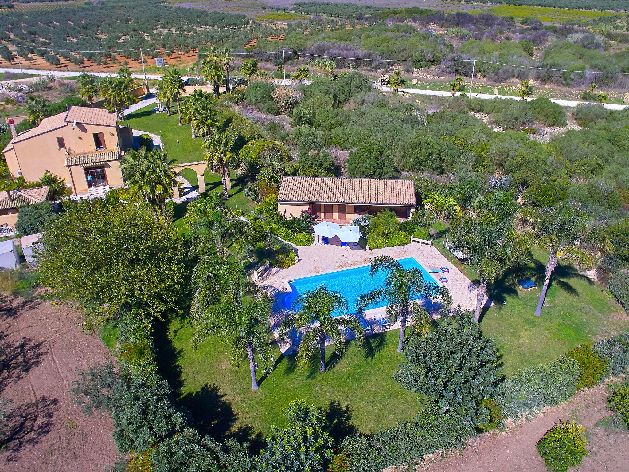 Photo 32 - Maison de 4 chambres à Castelvetrano avec piscine privée et jardin