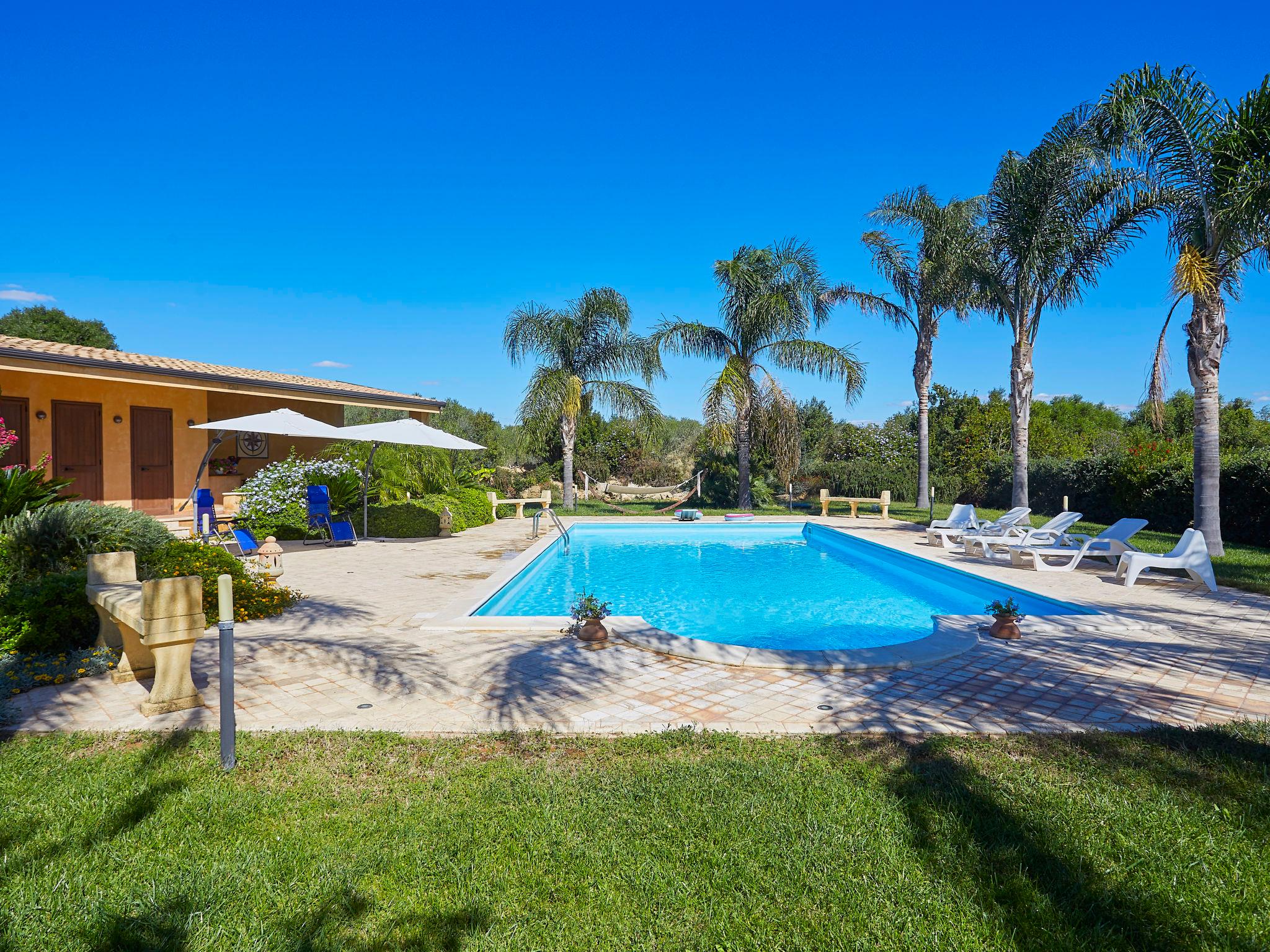 Foto 24 - Casa de 4 quartos em Castelvetrano com piscina privada e jardim