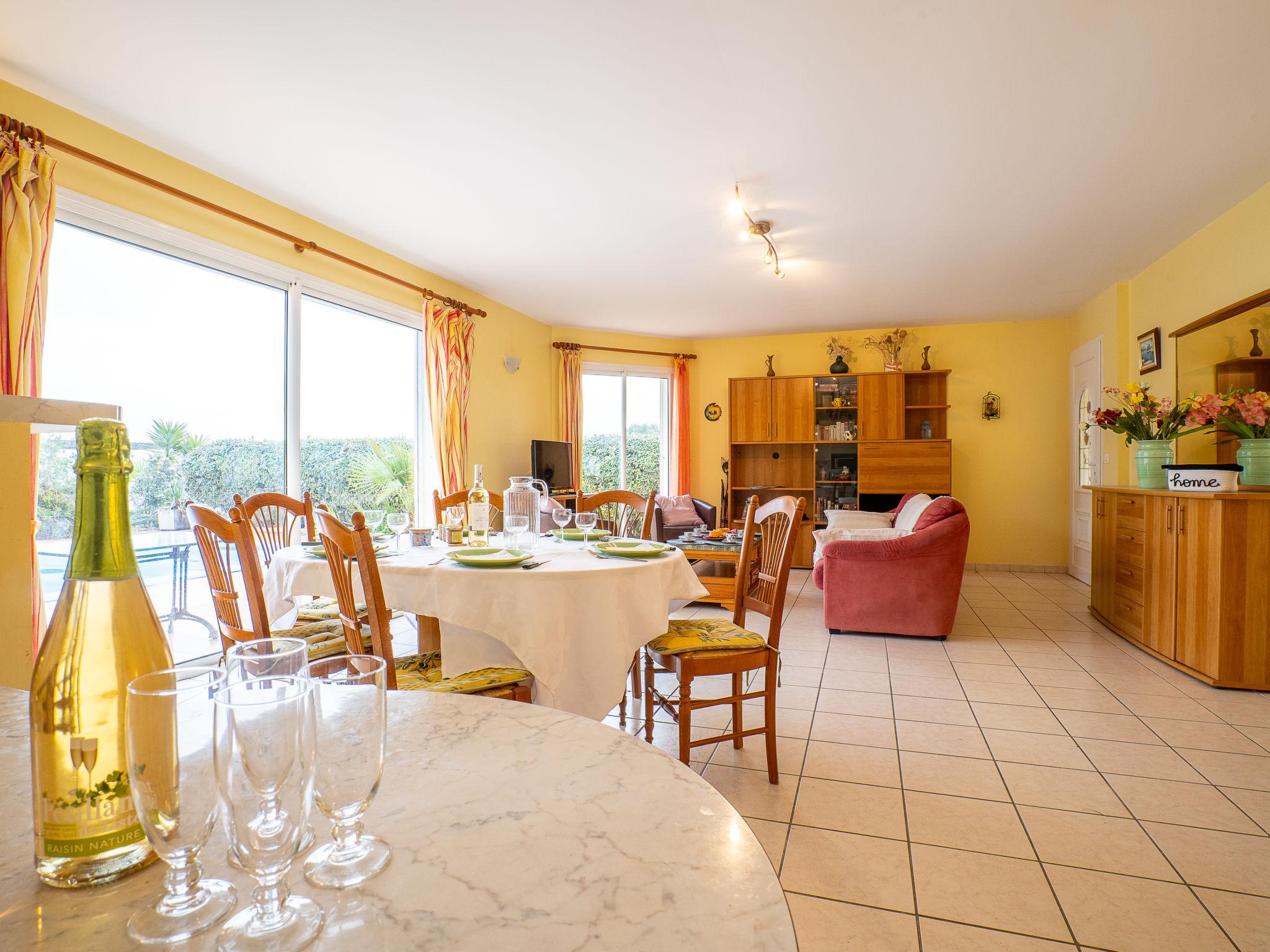 Photo 14 - 5 bedroom House in Le Grau-du-Roi with private pool and sea view