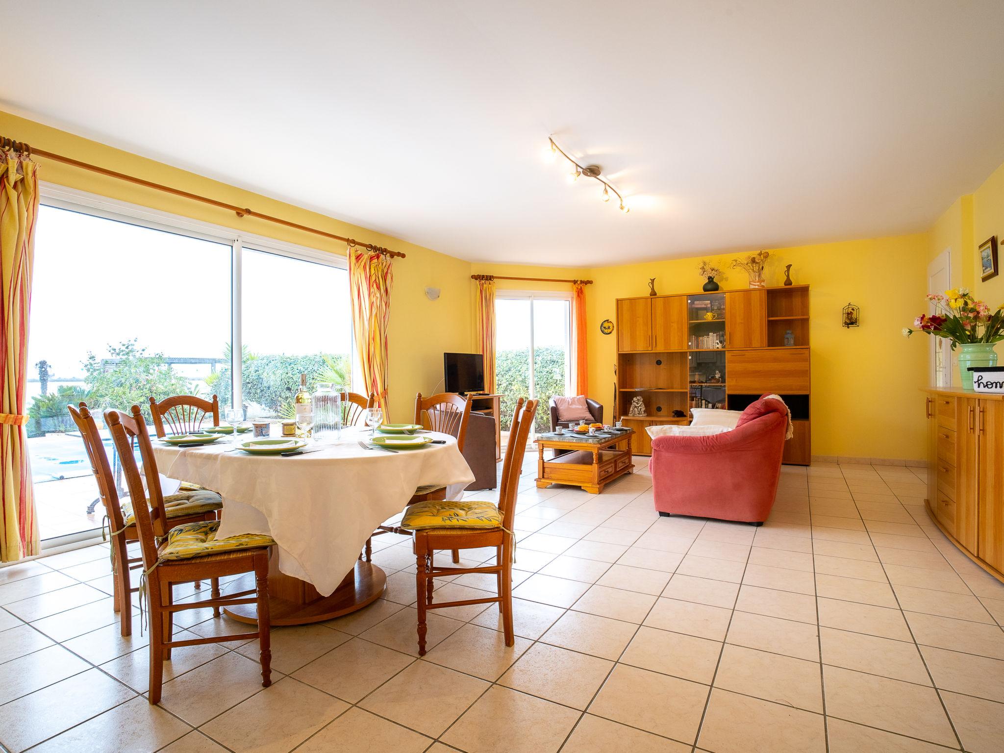 Photo 3 - 5 bedroom House in Le Grau-du-Roi with private pool and sea view