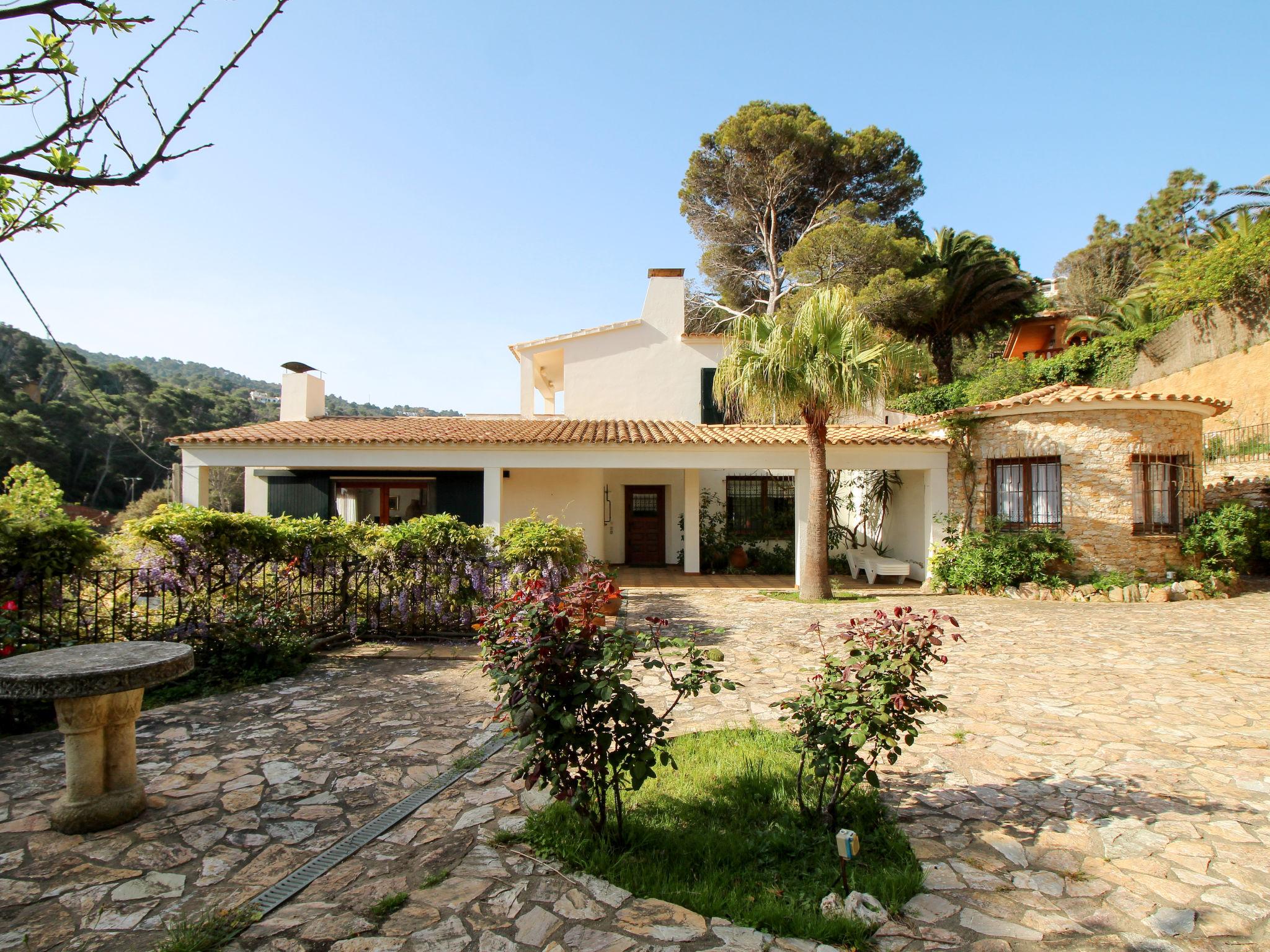 Photo 17 - 3 bedroom House in Begur with garden and sea view