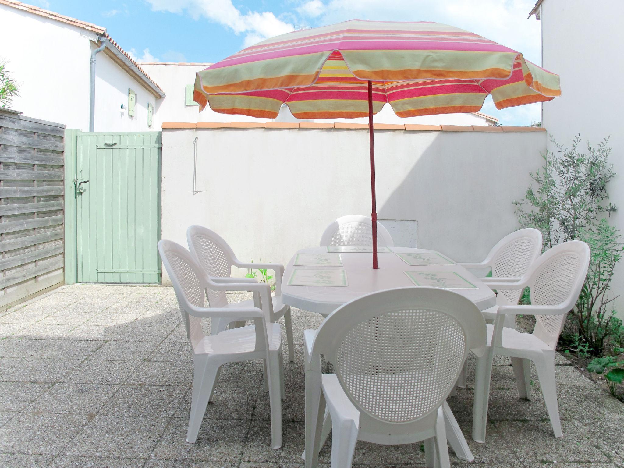 Foto 2 - Casa con 2 camere da letto a La Flotte con terrazza e vista mare