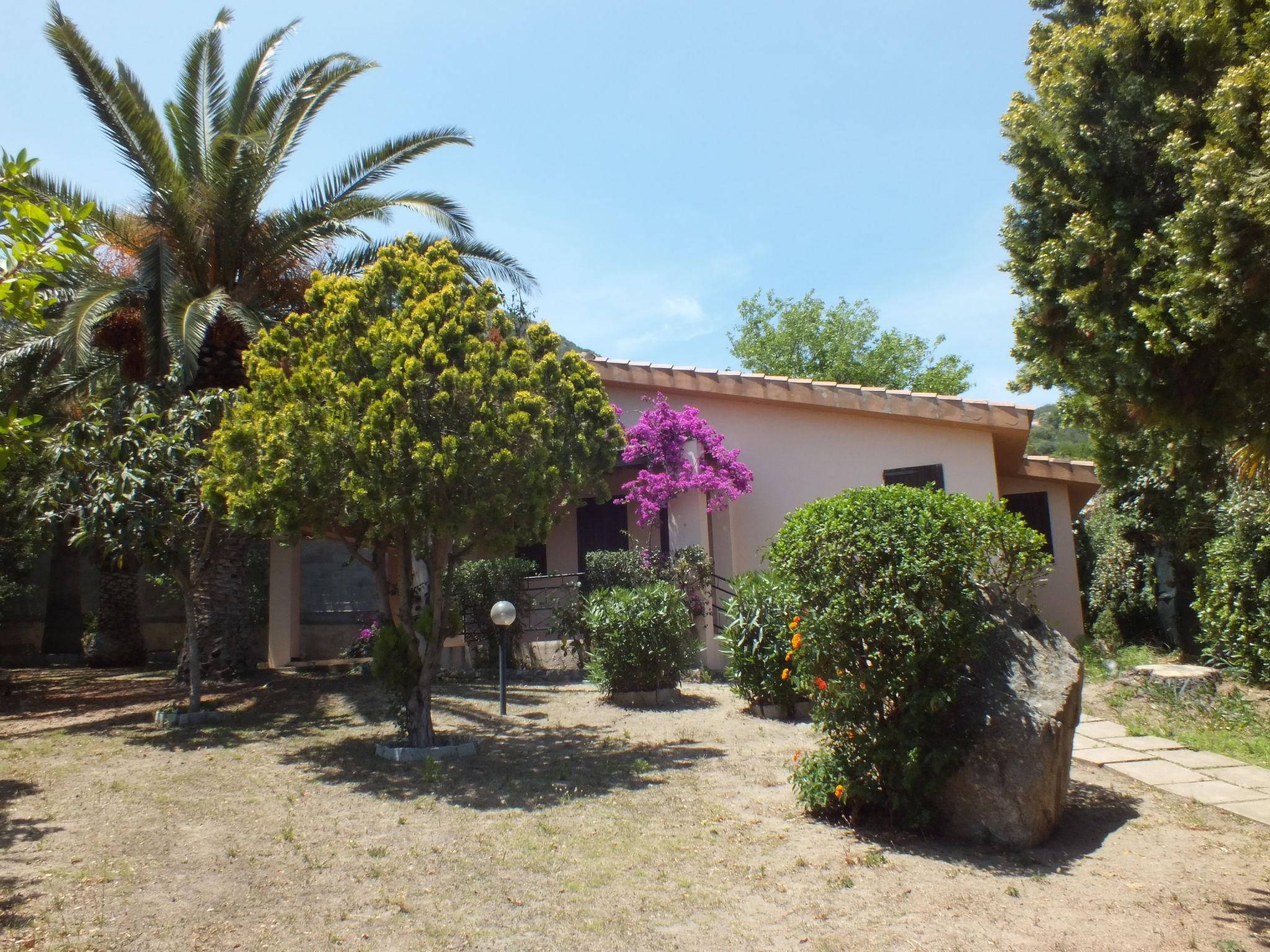 Photo 2 - Maison de 3 chambres à Muravera avec jardin et vues à la mer