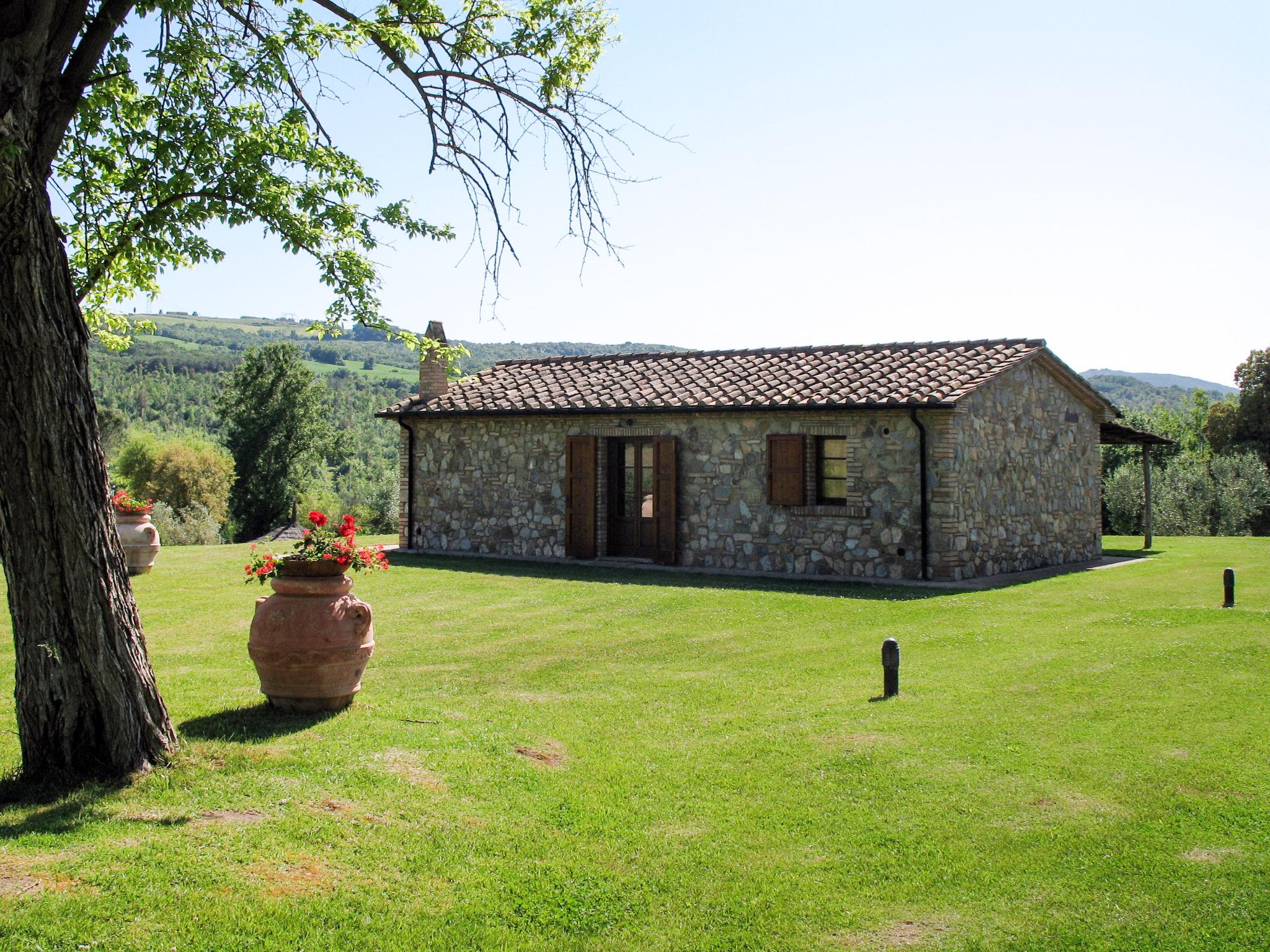 Photo 28 - 2 bedroom House in Monteverdi Marittimo with swimming pool and garden