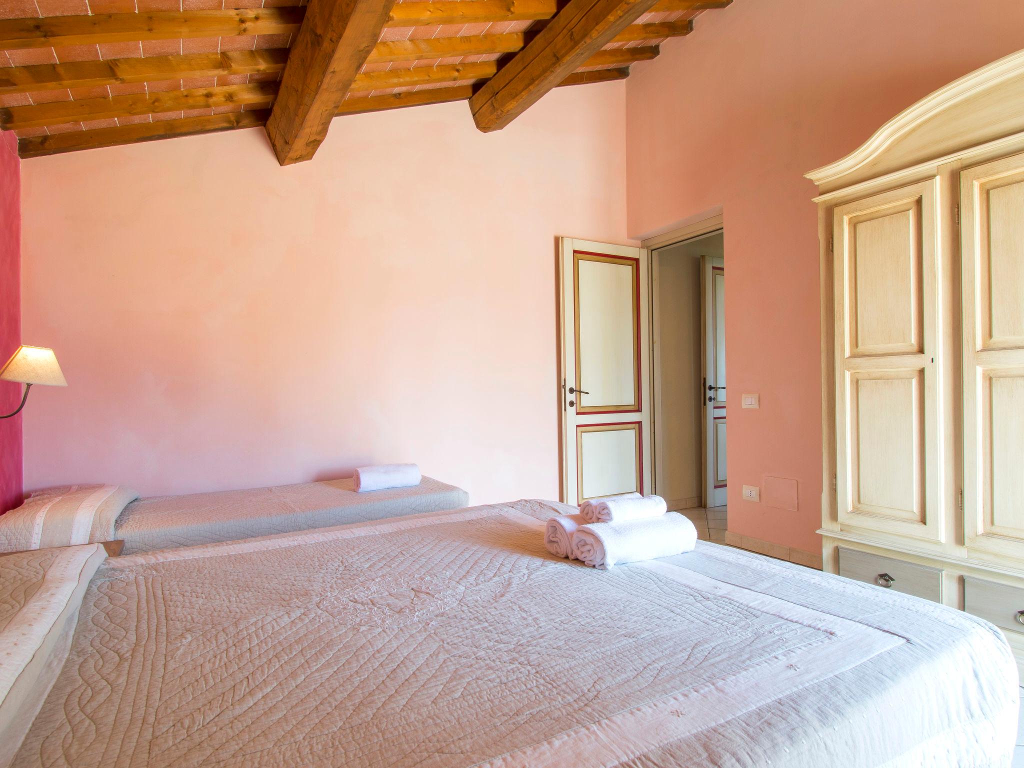 Photo 16 - 1 bedroom Apartment in Riparbella with swimming pool and garden