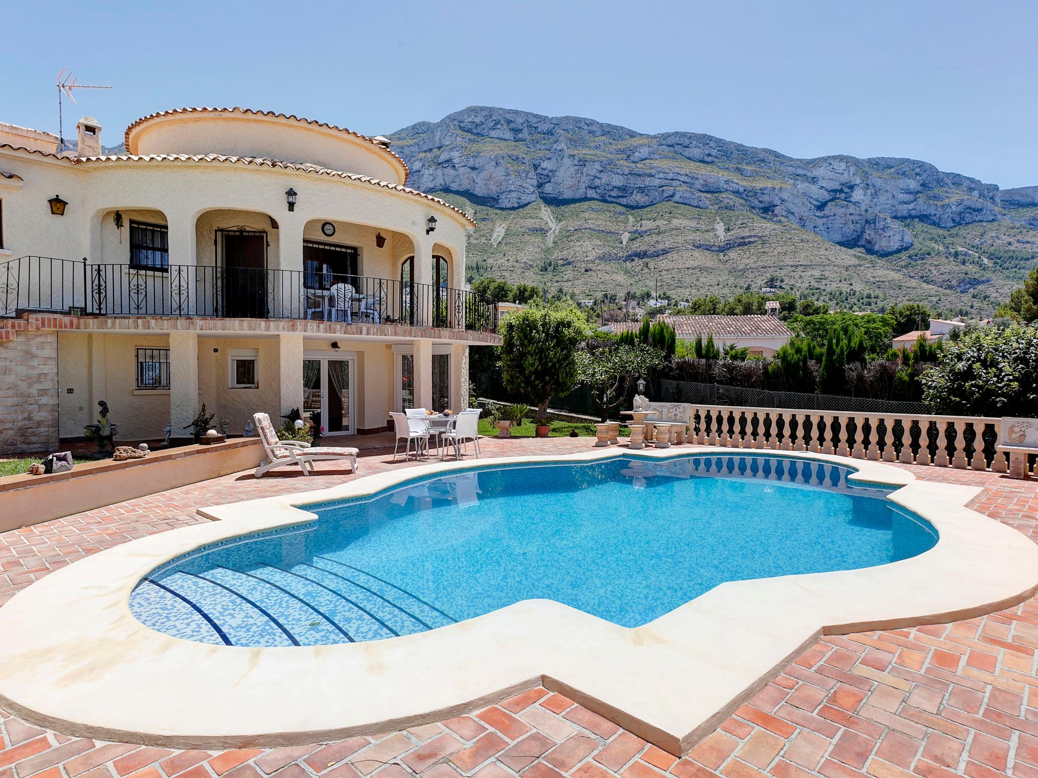 Foto 1 - Casa de 3 habitaciones en Dénia con piscina privada y vistas al mar