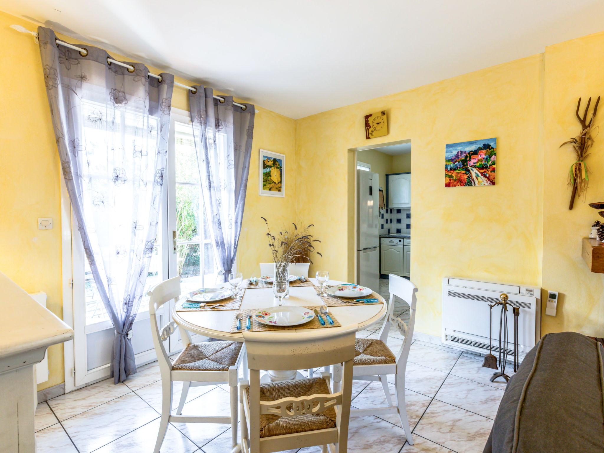 Photo 7 - 2 bedroom House in Saint-Palais-sur-Mer with terrace and sea view