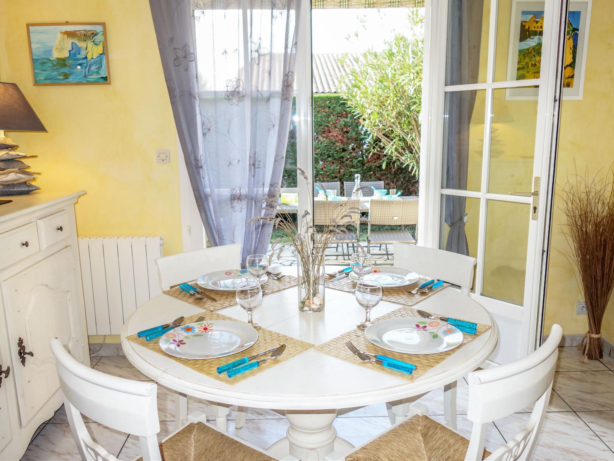 Photo 2 - 2 bedroom House in Saint-Palais-sur-Mer with garden and terrace