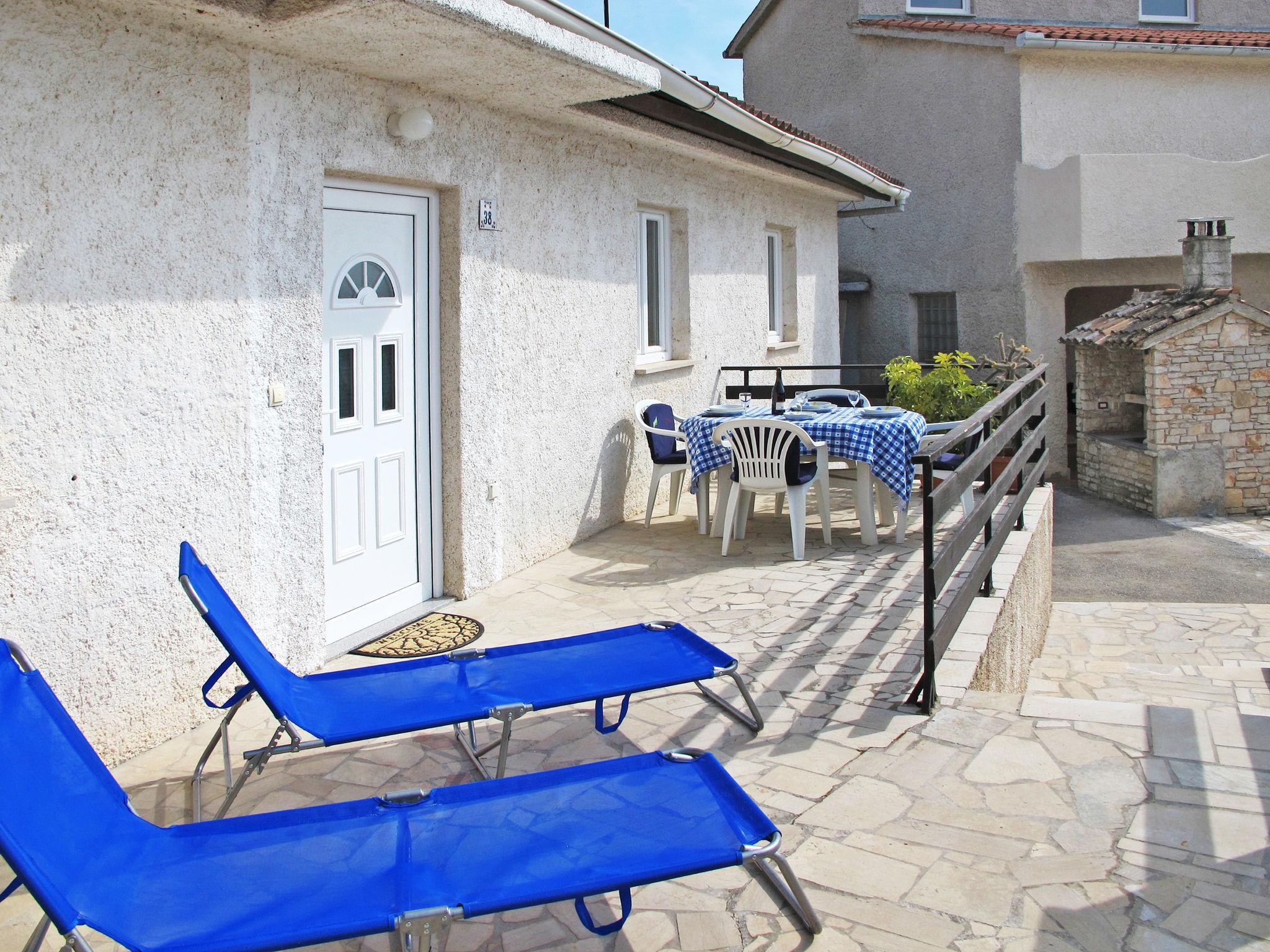 Foto 9 - Casa de 1 habitación en Ližnjan con piscina y vistas al mar