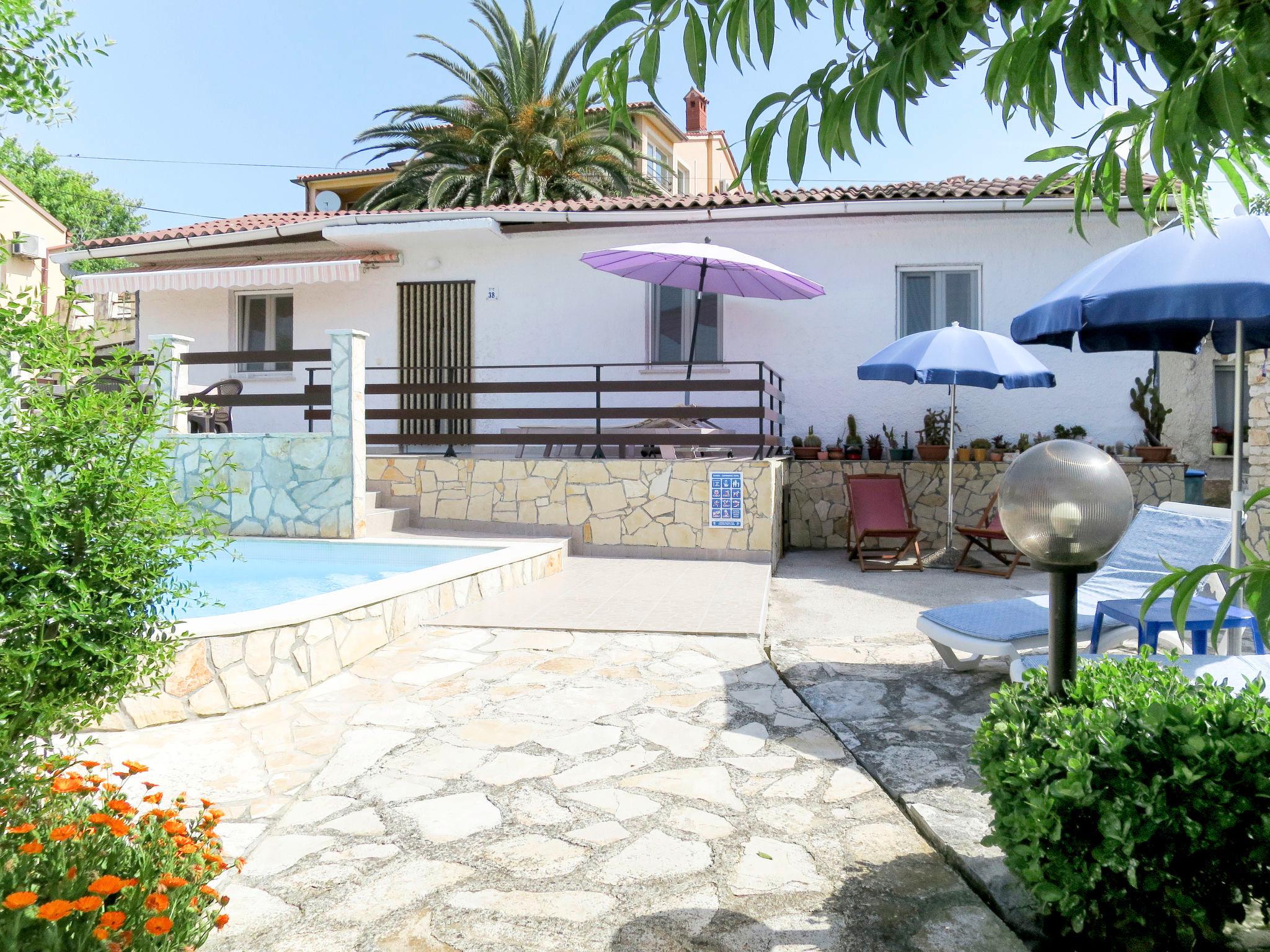 Photo 10 - Maison de 2 chambres à Ližnjan avec piscine et vues à la mer