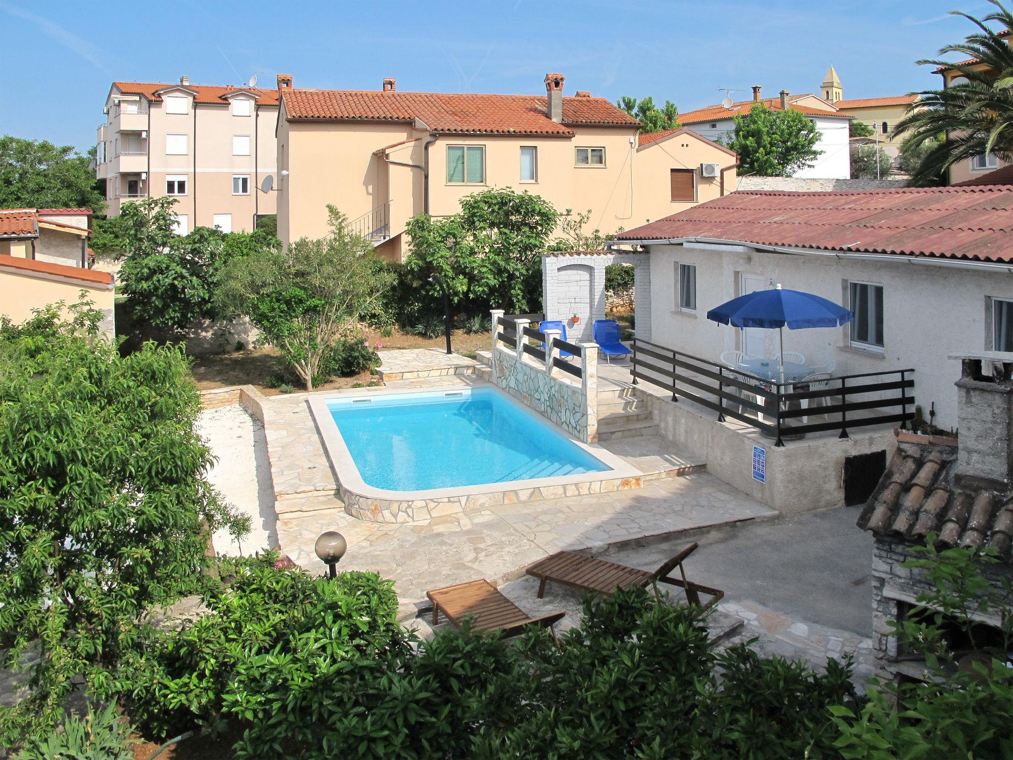 Photo 8 - Maison de 1 chambre à Ližnjan avec piscine et jardin