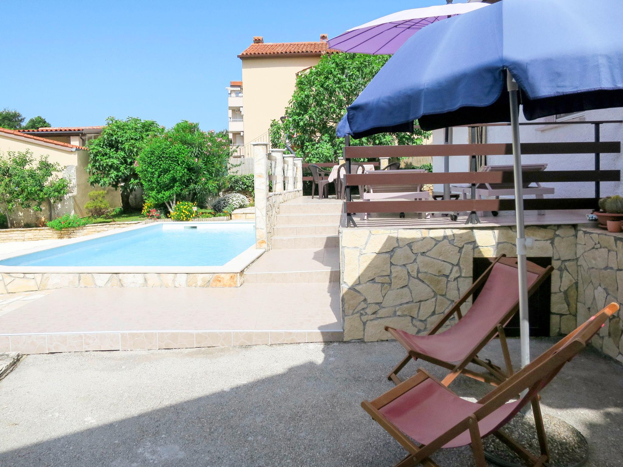 Foto 7 - Casa con 1 camera da letto a Ližnjan con piscina e vista mare