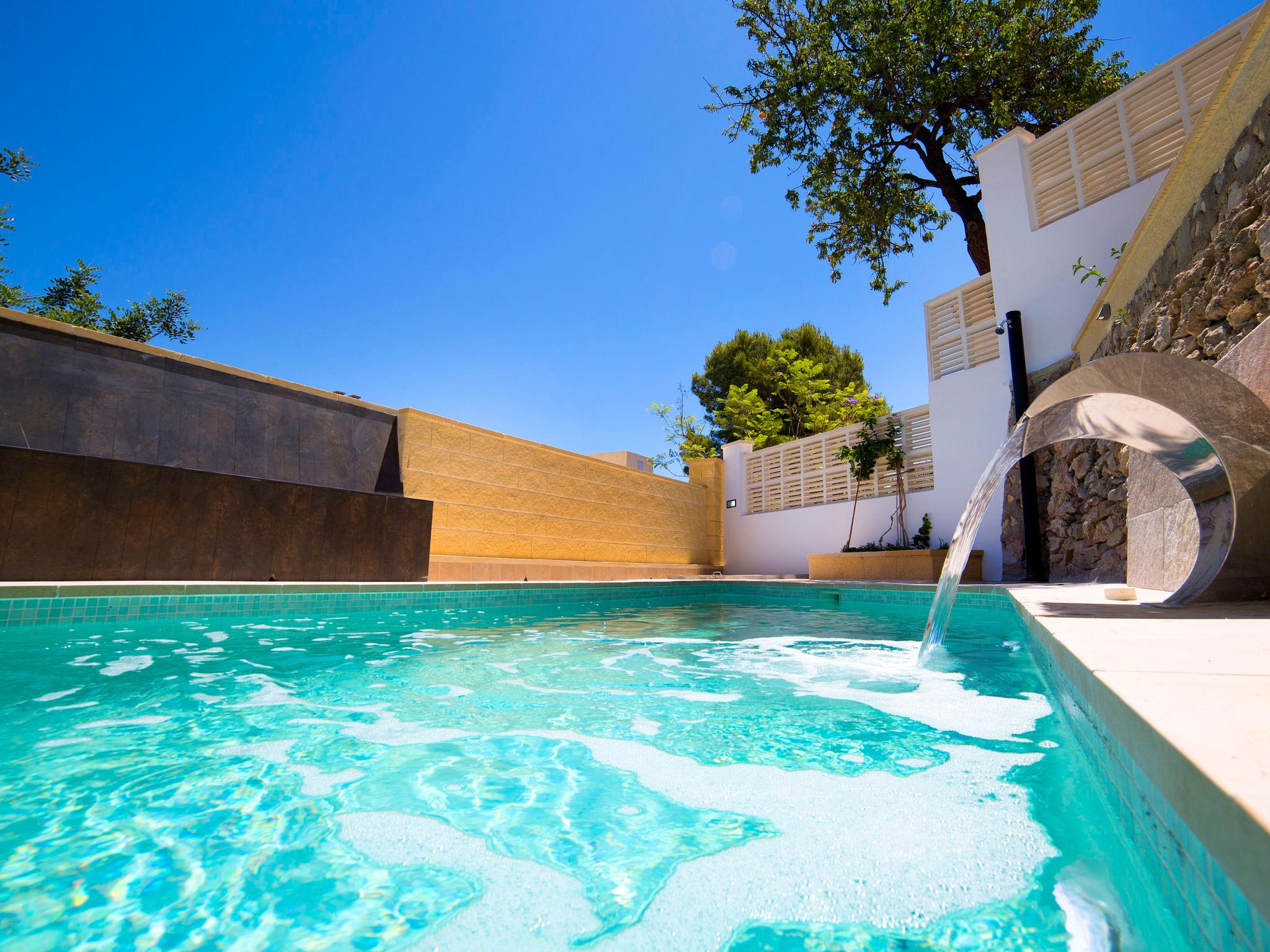 Foto 1 - Casa de 4 quartos em Calp com piscina privada e vistas do mar