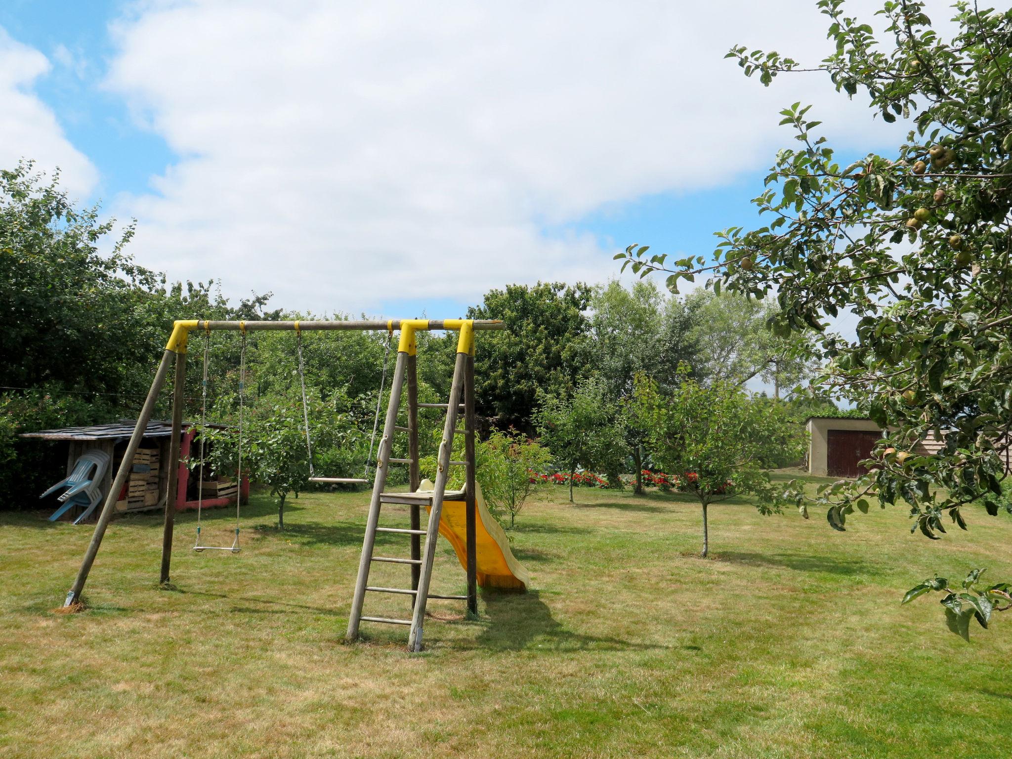 Photo 20 - 4 bedroom House in Plérin with garden and terrace