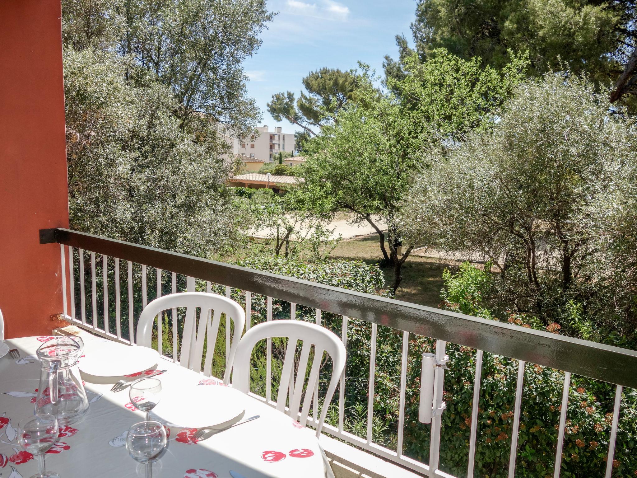 Foto 4 - Appartamento con 1 camera da letto a Bandol con piscina e vista mare