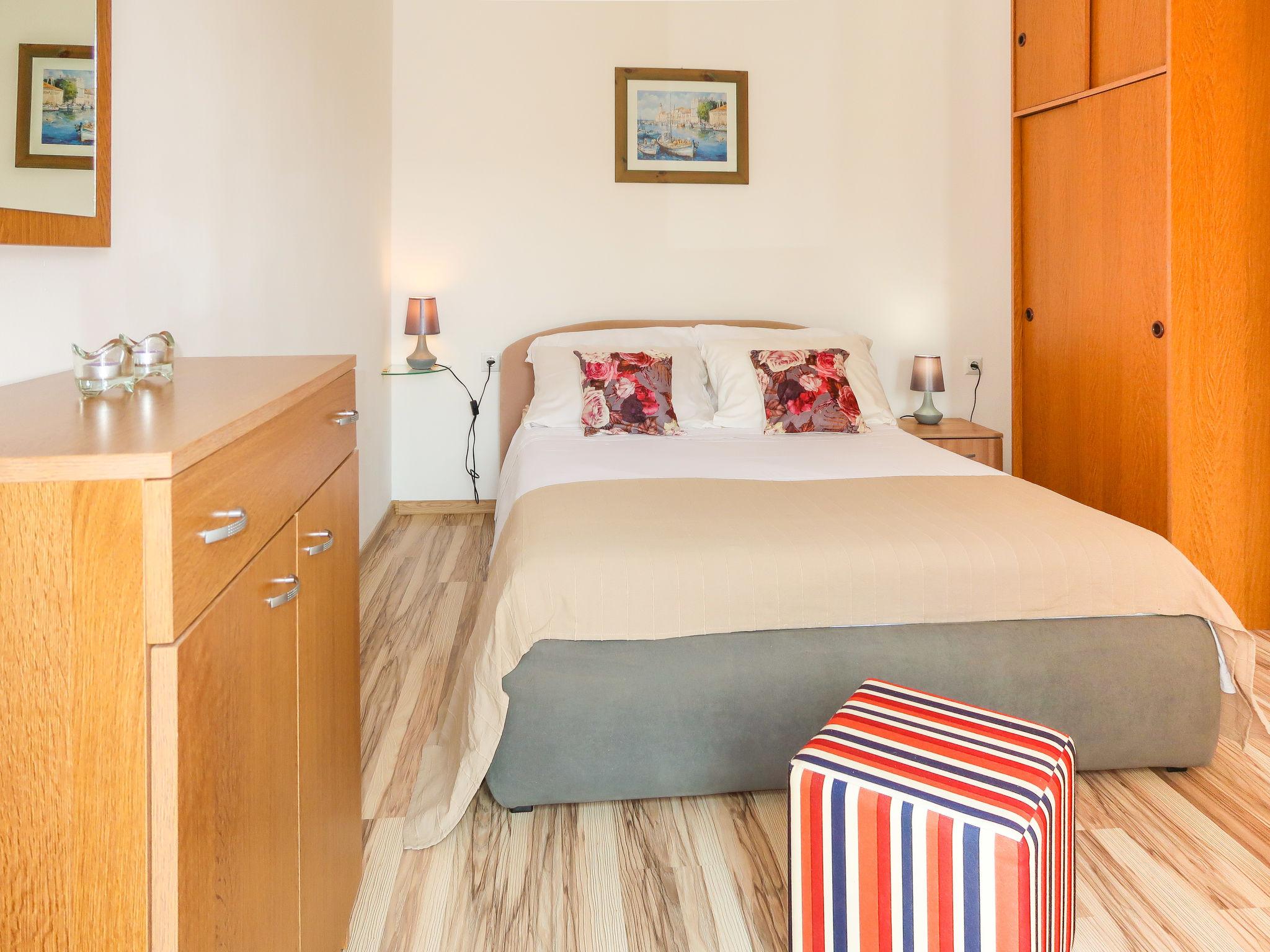 Foto 12 - Appartamento con 2 camere da letto a Labin con vista mare