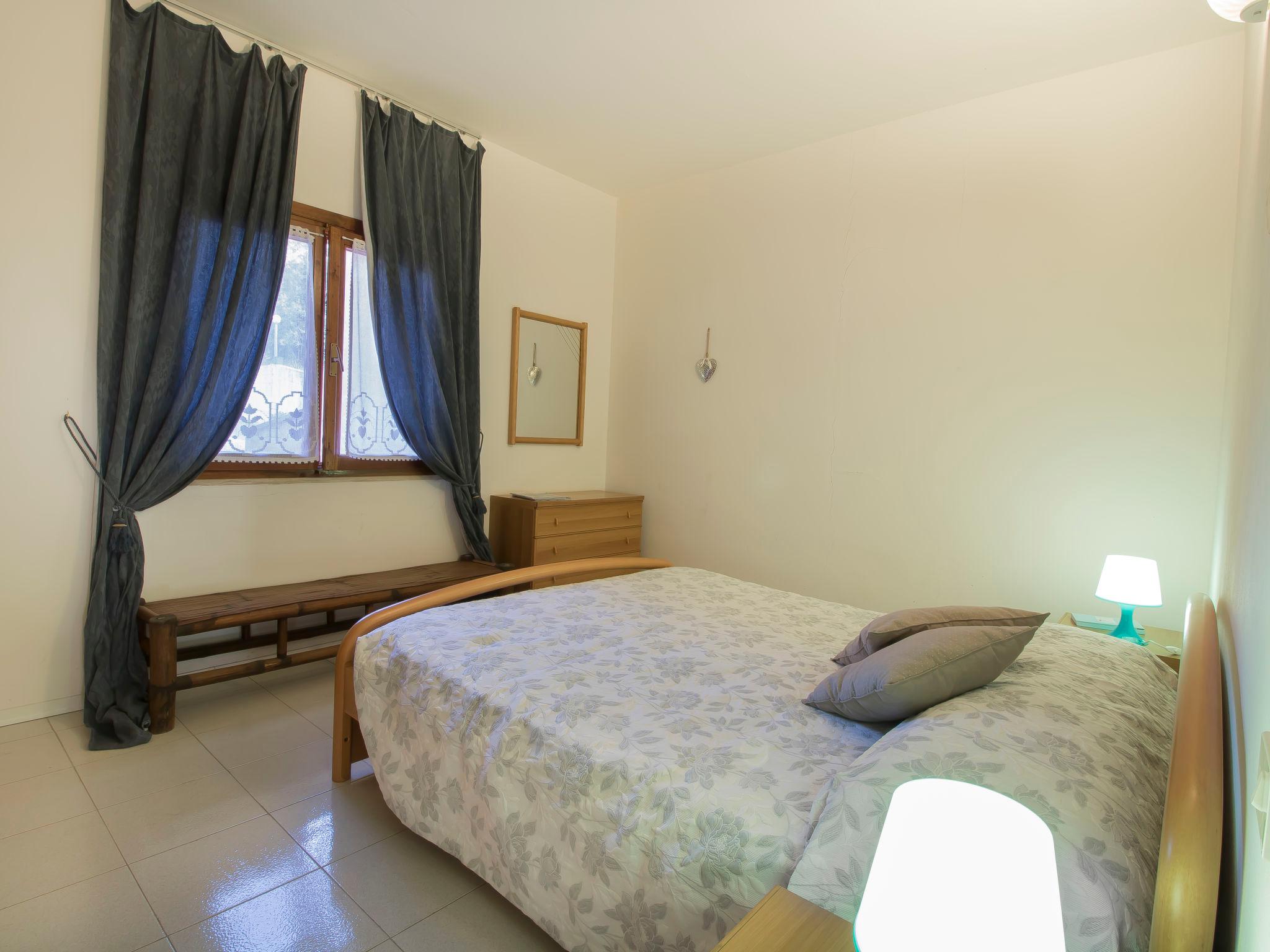 Foto 5 - Apartamento de 1 quarto em Porto Azzurro com jardim e vistas do mar